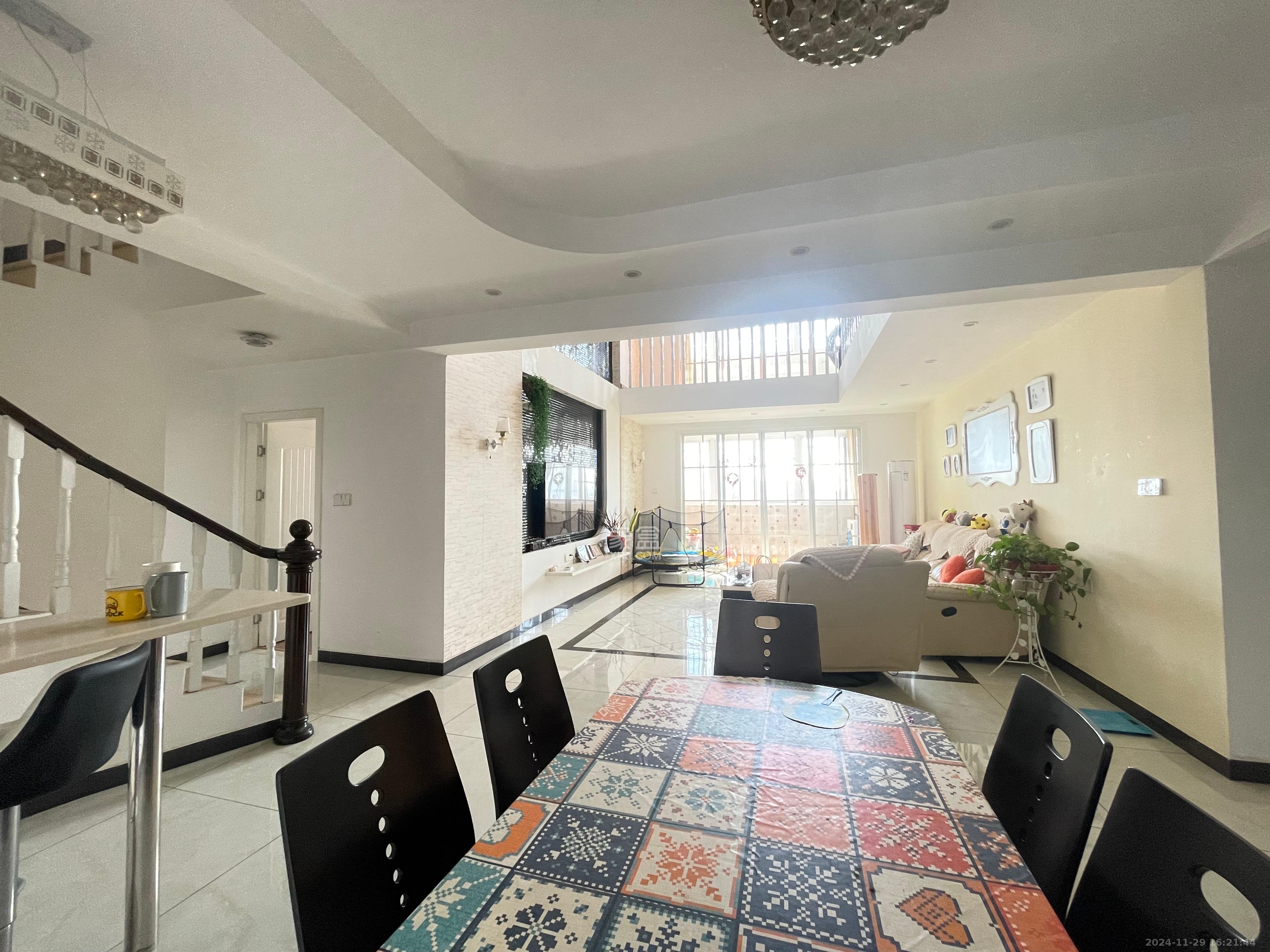 星邮公寓 5室2厅3卫 5000.0元/月 星邮公寓 5室2厅3卫 5000.0元/月室内图