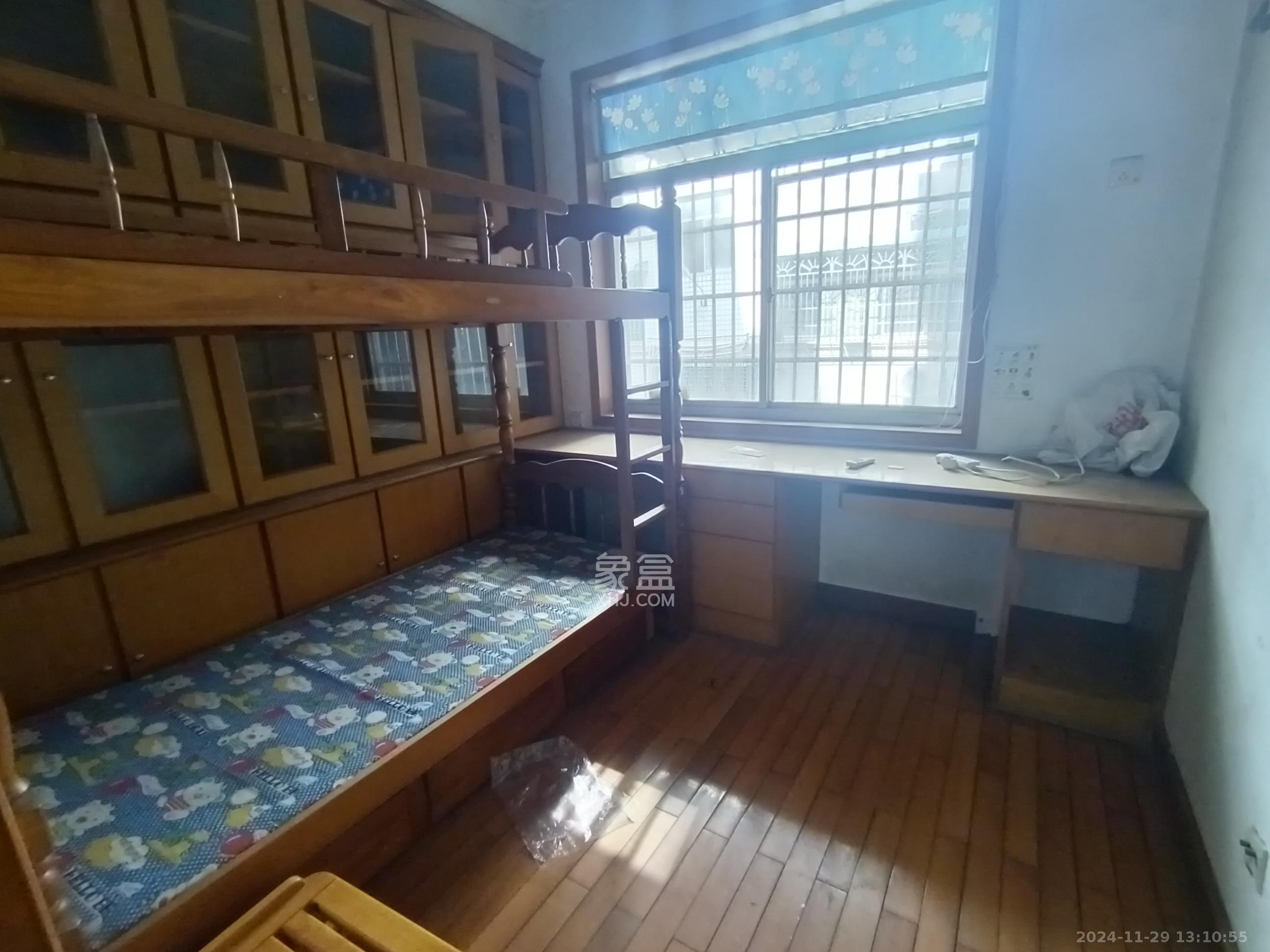 法官公寓 3室2厅2卫 2100.0元/月 法官公寓 3室2厅2卫 2100.0元/月室内图