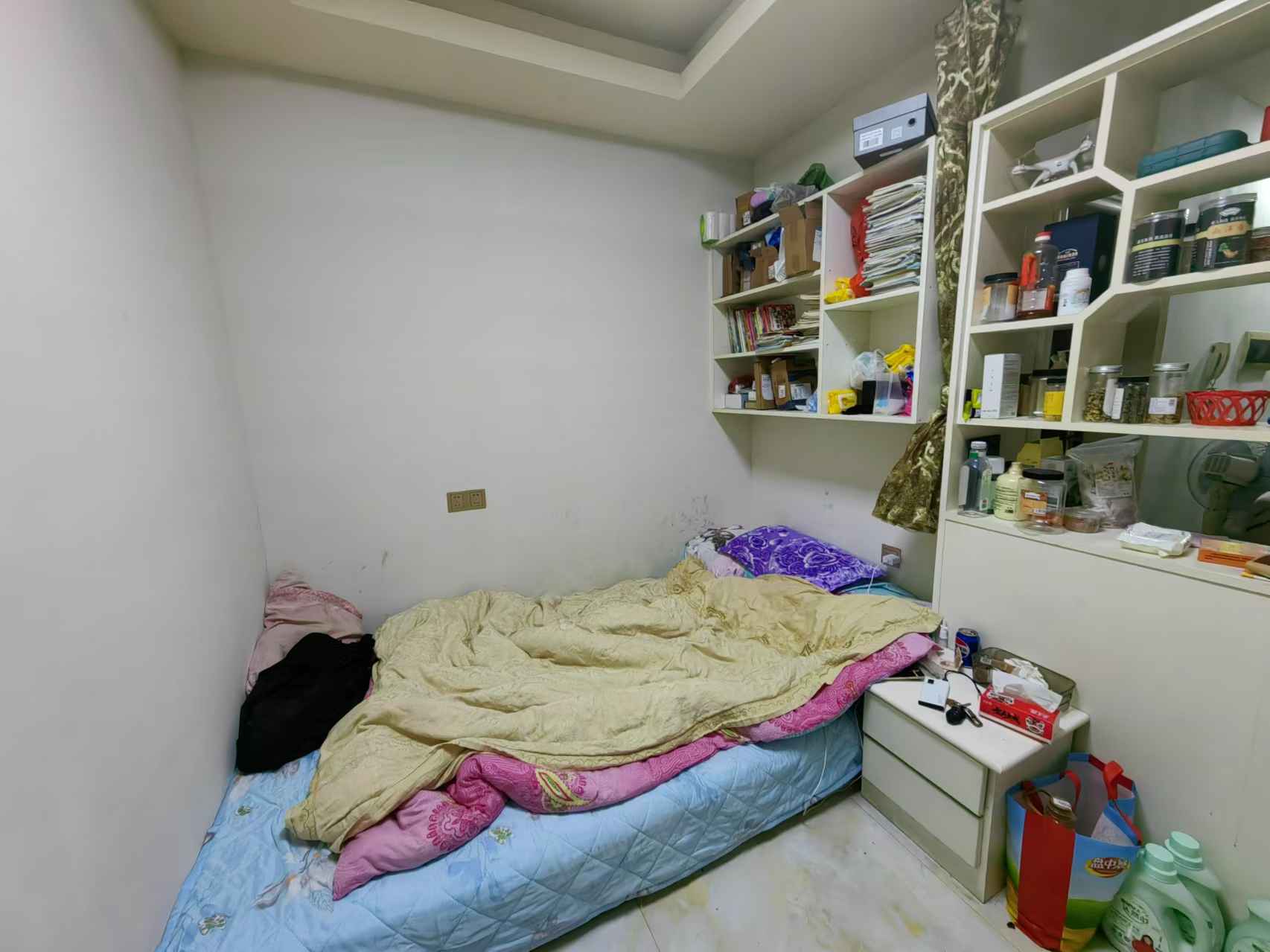 新世界建材城  3室2厅1卫    39.8万 新世界建材城  3室2厅1卫    39.8万客厅