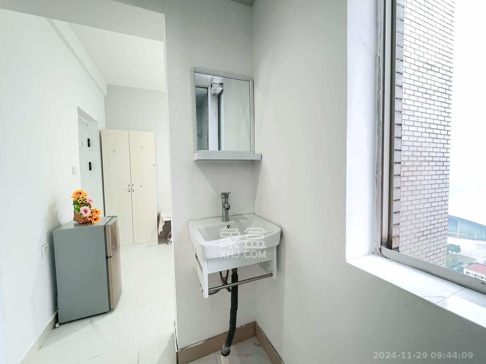 白沙湾嘉园 1室2厅1卫 1600.0元/月 白沙湾嘉园 1室2厅1卫 1600.0元/月室内图