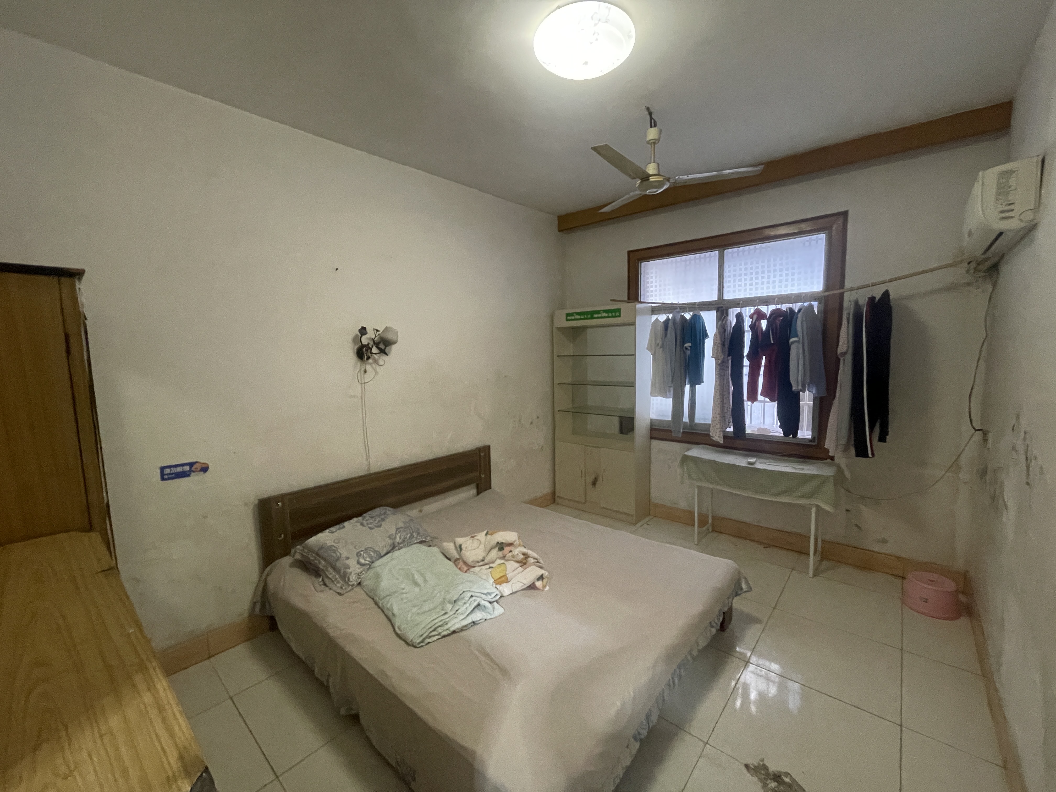 银桥小区  2室2厅1卫    22.0万 银桥小区  2室2厅1卫    22.0万客厅