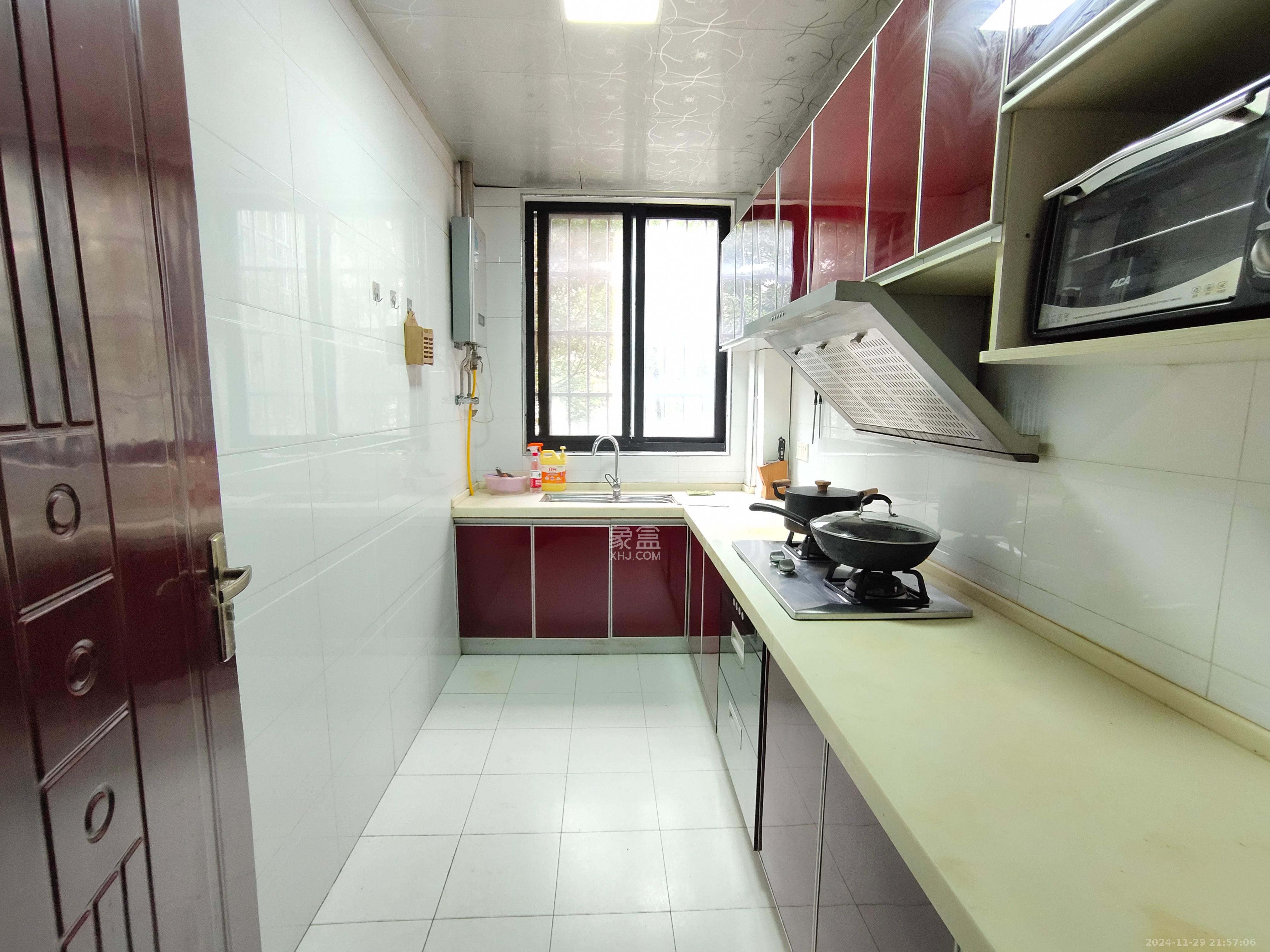 阳光100三期 2室2厅1卫 2400.0元/月 阳光100三期 2室2厅1卫 2400.0元/月室内图