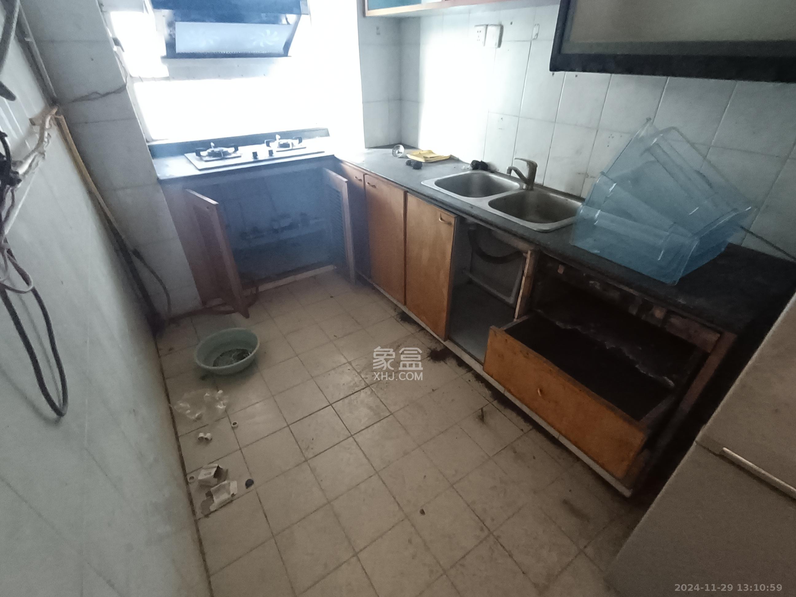 法官公寓 3室2厅2卫 2100.0元/月 法官公寓 3室2厅2卫 2100.0元/月室内图