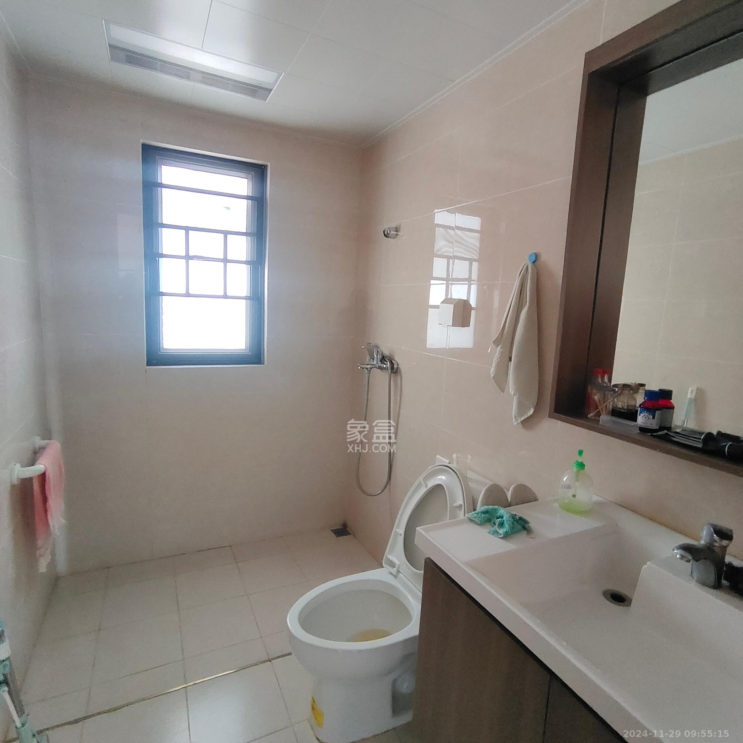 保利香槟国际 4室2厅2卫 2300.0元/月 保利香槟国际 4室2厅2卫 2300.0元/月室内图