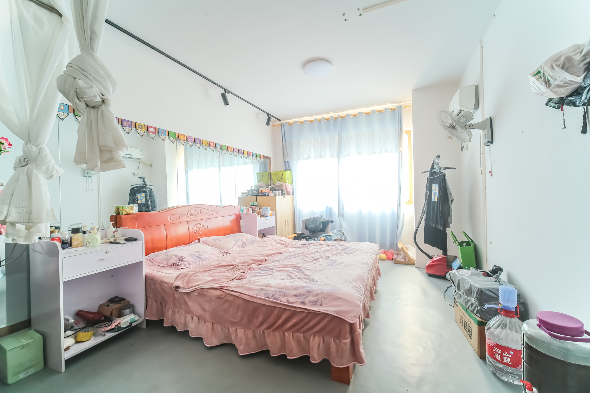 四季星城  3室2厅2卫    88.0万 四季星城  3室2厅2卫    88.0万卧室