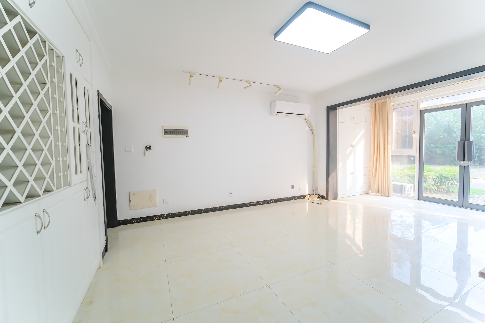 和悦城(蟠龙景苑) 3室2厅1卫 70.0万 和悦城(蟠龙景苑) 3室2厅1卫 70.0万客厅