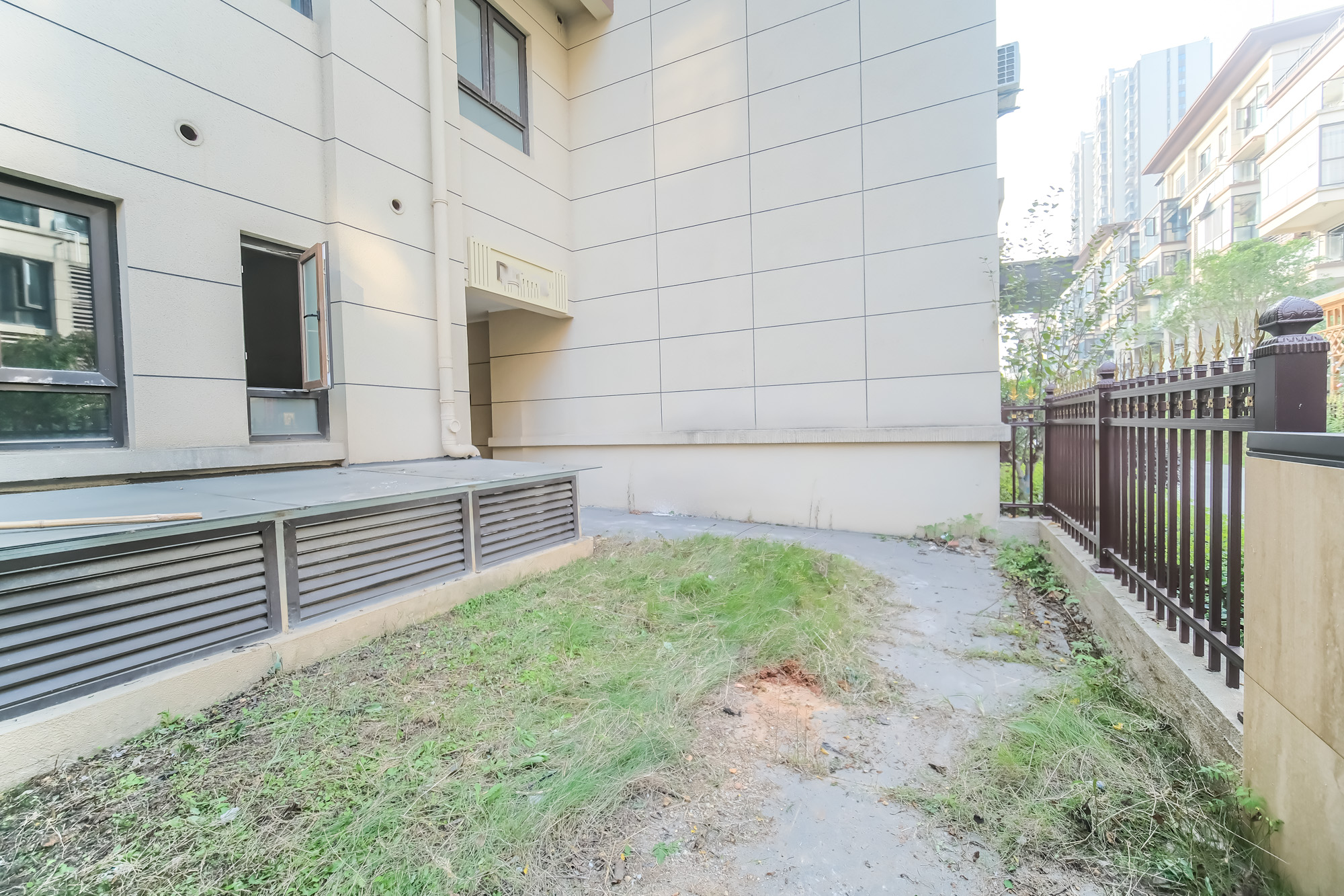 碧桂园翘楚棠  5室2厅3卫   300.00万其他