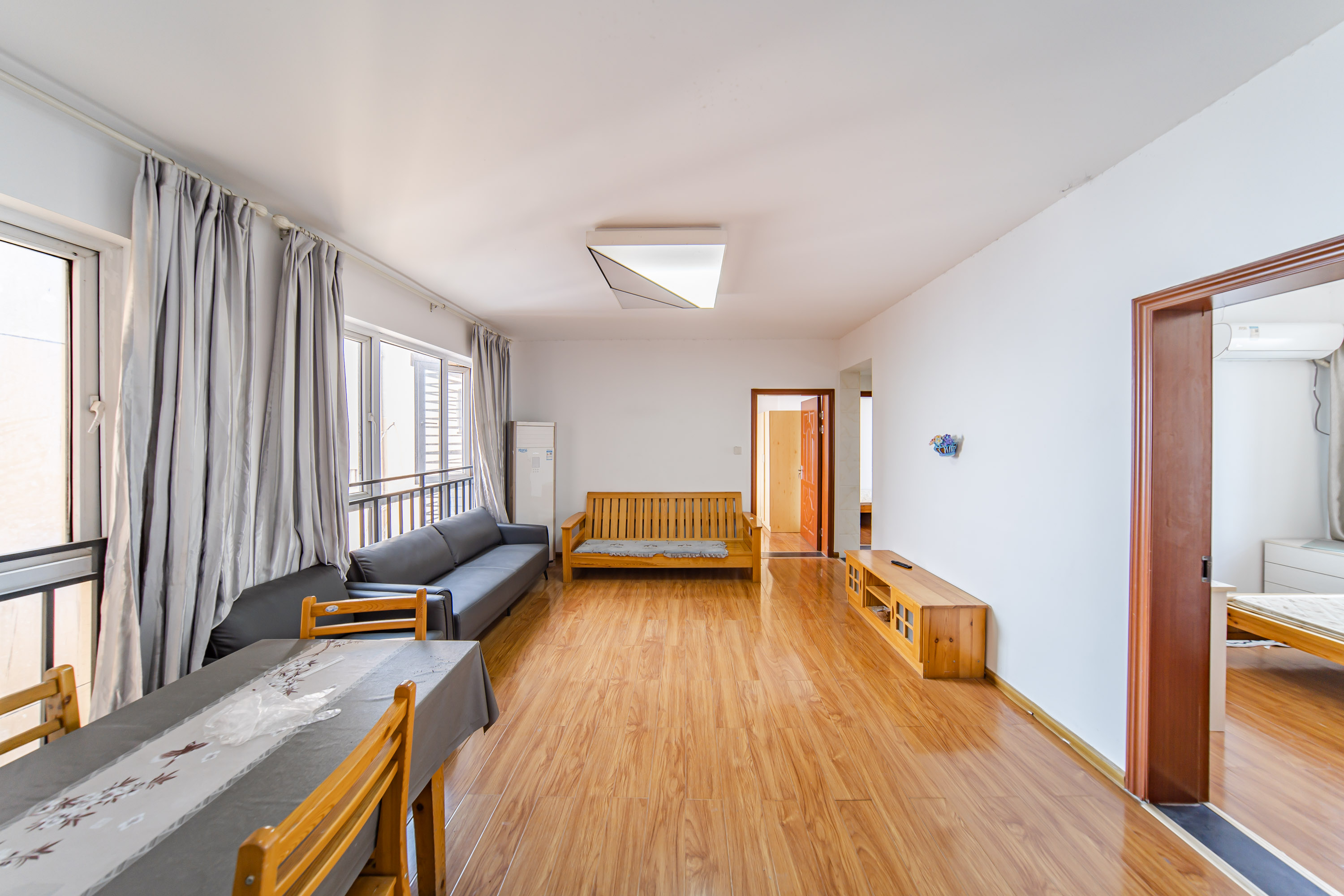 COCO蜜城  3室2厅1卫    76.0万客厅