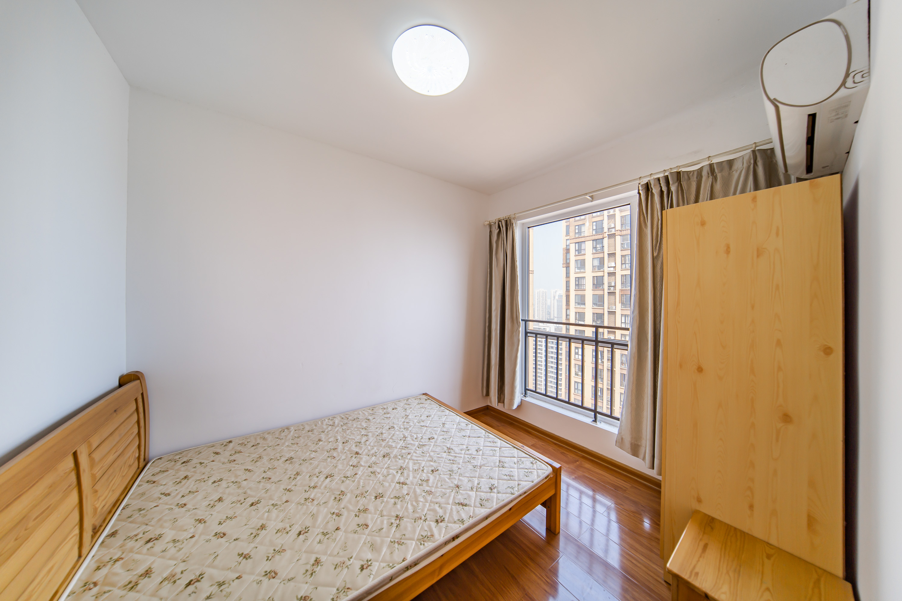 COCO蜜城  3室2厅1卫    76.0万卧室