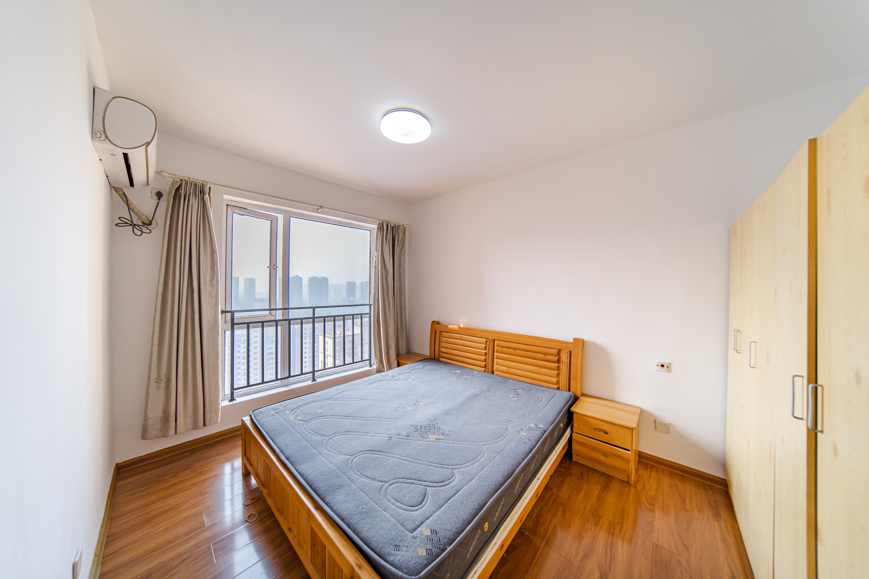 COCO蜜城  3室2厅1卫    76.0万卧室