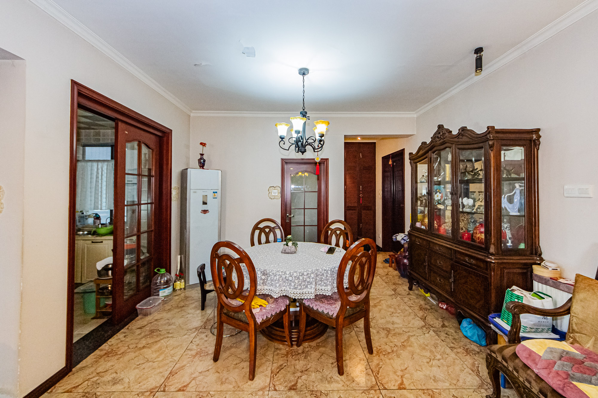 滨江君悦香邸  4室2厅2卫    129.8万客厅