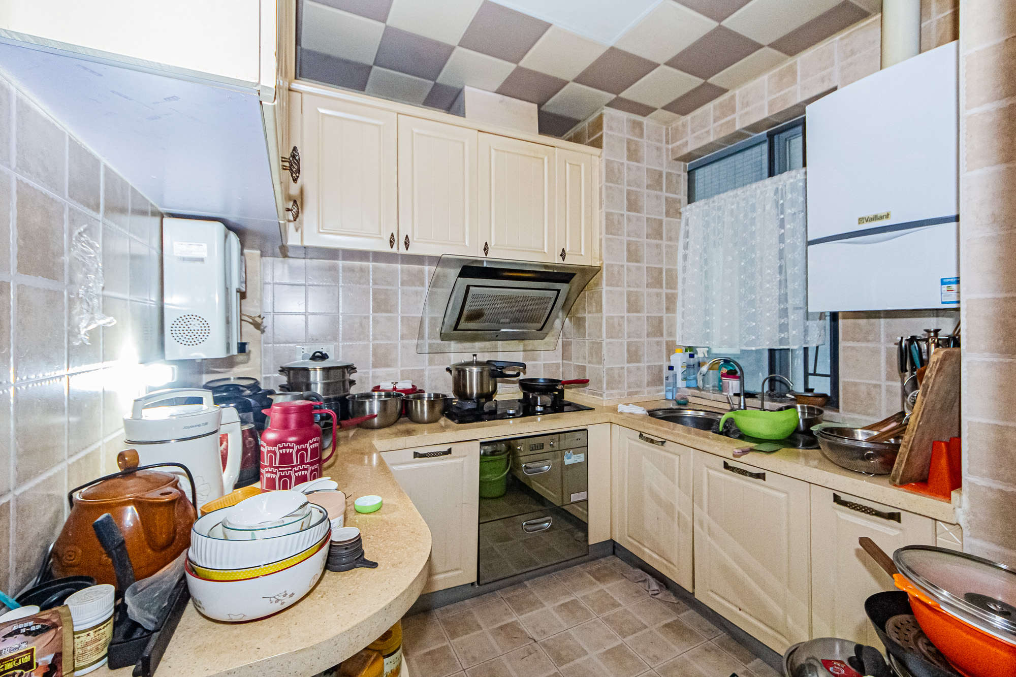 滨江君悦香邸  4室2厅2卫    129.8万厨房