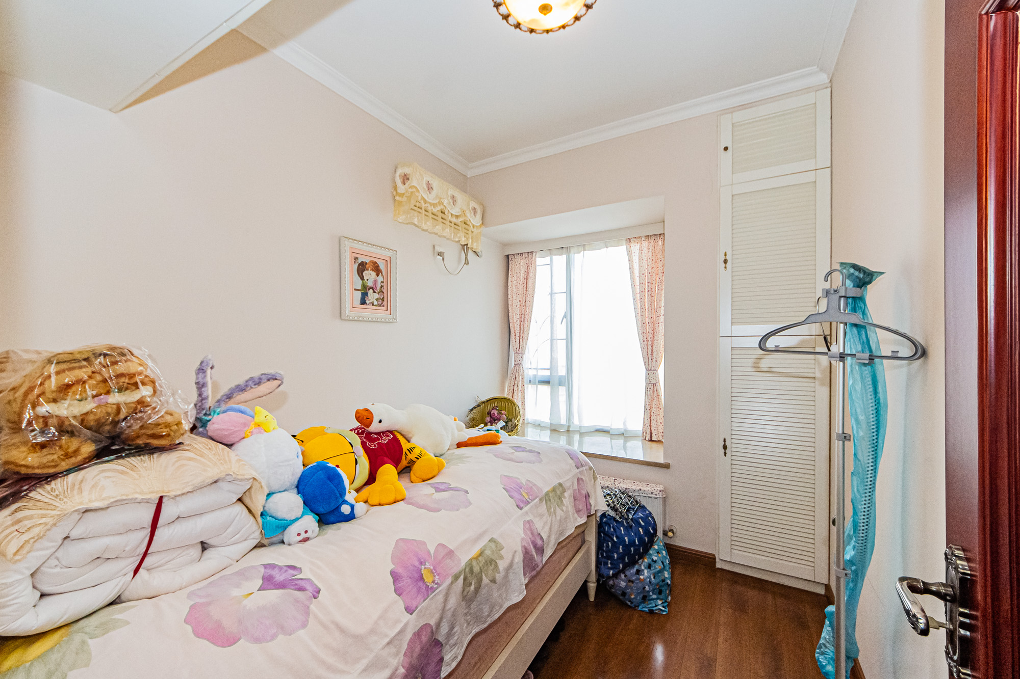 滨江君悦香邸  4室2厅2卫    129.8万卧室