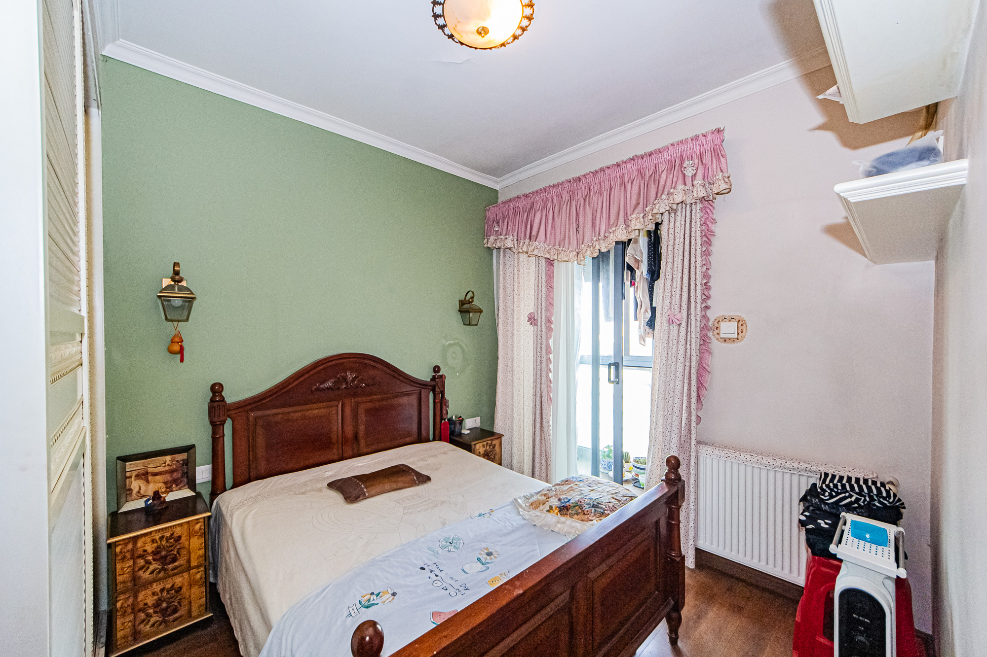 滨江君悦香邸  4室2厅2卫    129.8万卧室