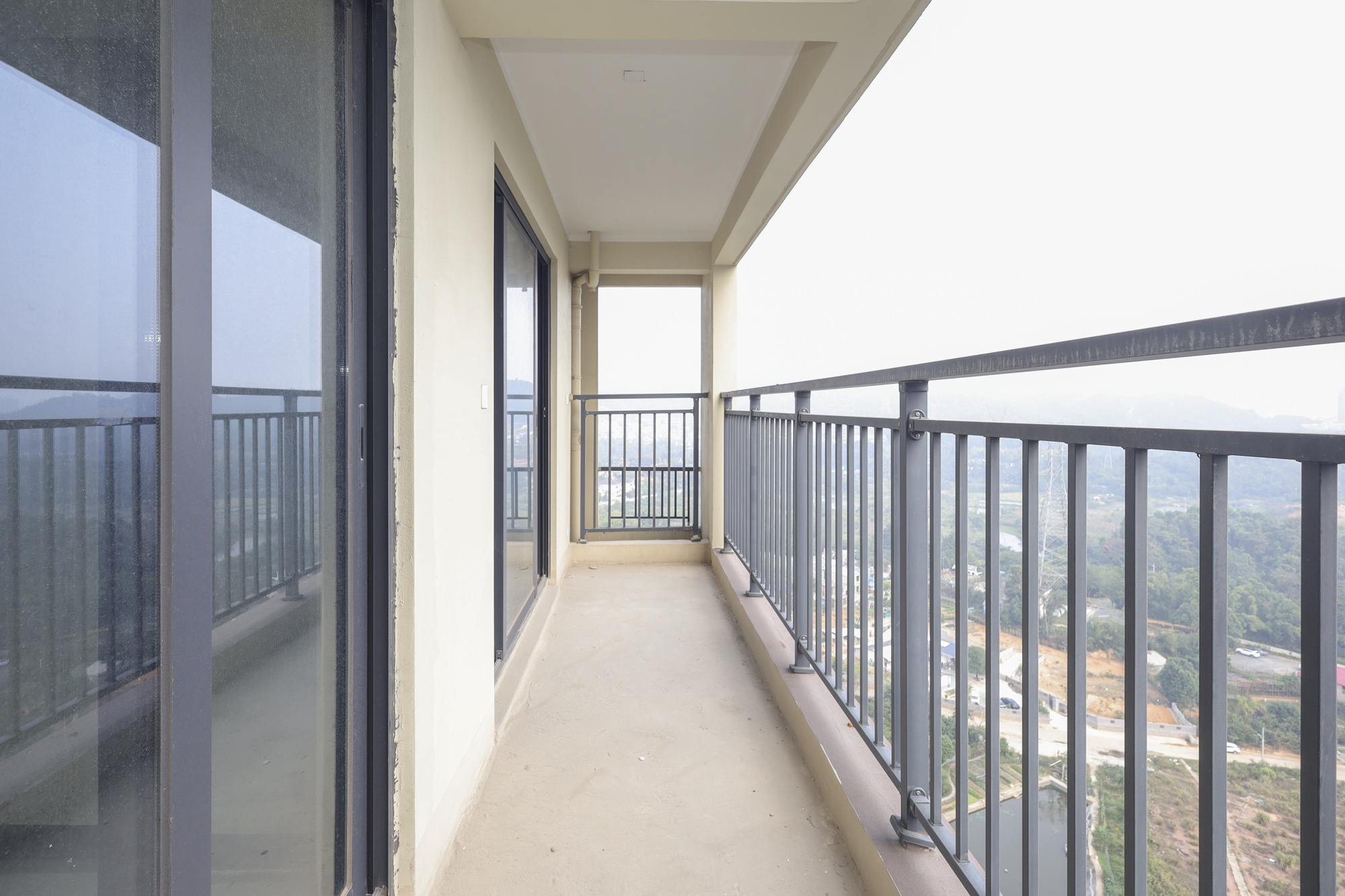 长沙融创城 3室2厅2卫 65.0万 长沙融创城 3室2厅2卫 65.0万阳台