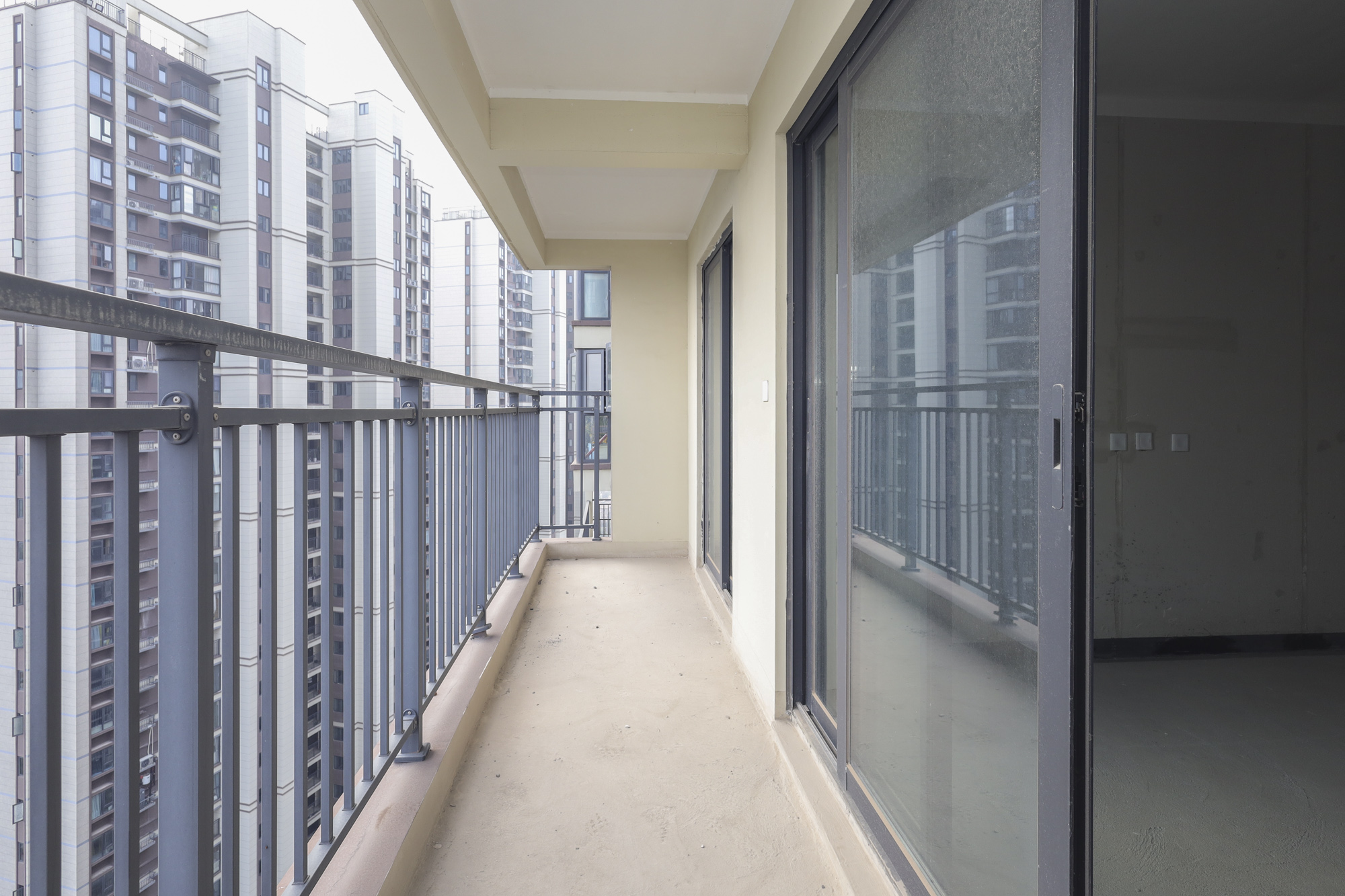 长沙融创城 3室2厅2卫 65.0万 长沙融创城 3室2厅2卫 65.0万阳台