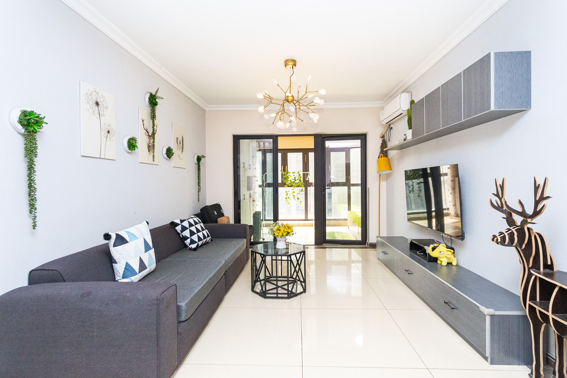 时代倾城二期 2室2厅1卫 70.0万 时代倾城二期 2室2厅1卫 70.0万客厅