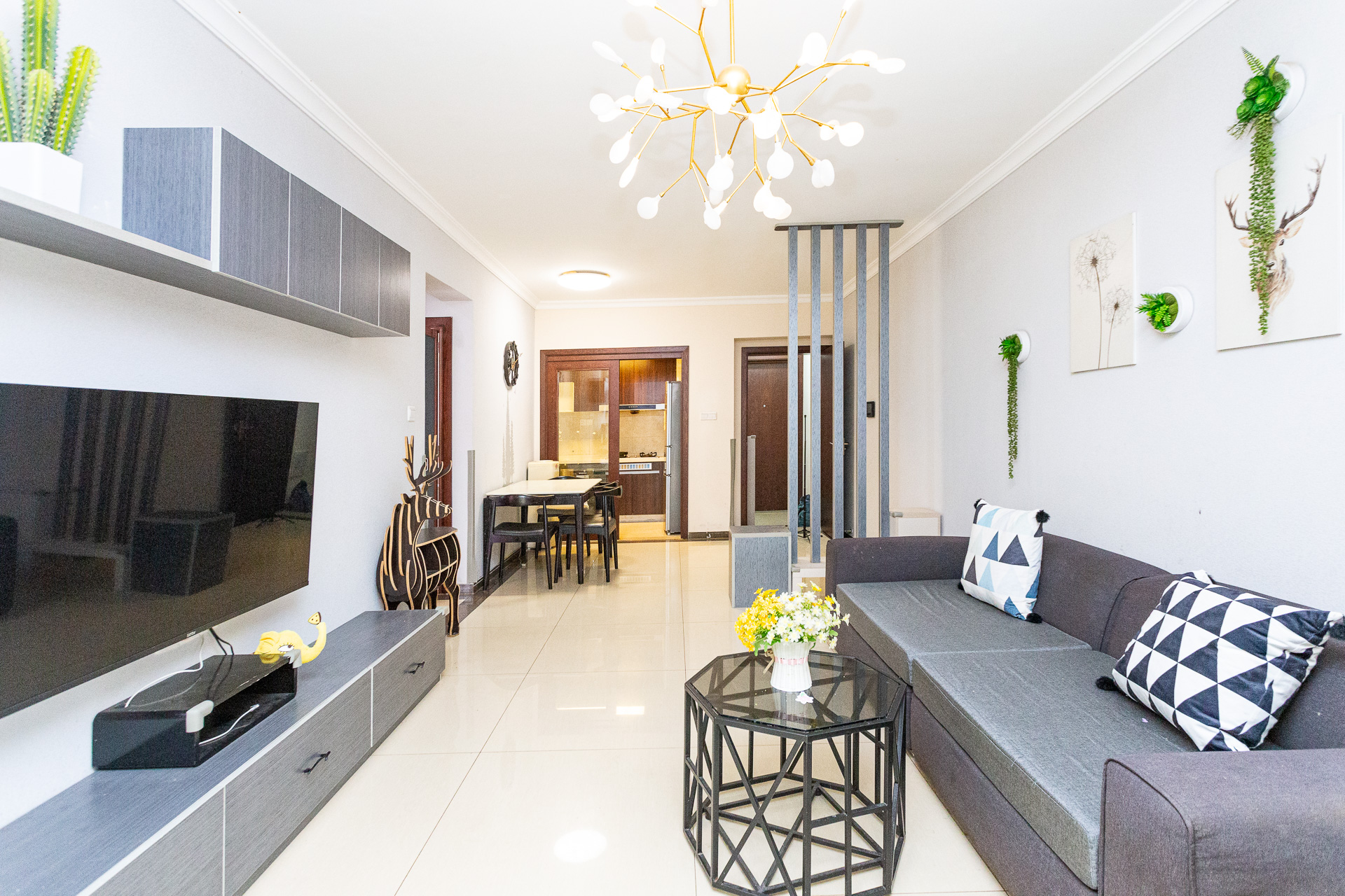 时代倾城二期 2室2厅1卫 70.0万 时代倾城二期 2室2厅1卫 70.0万客厅