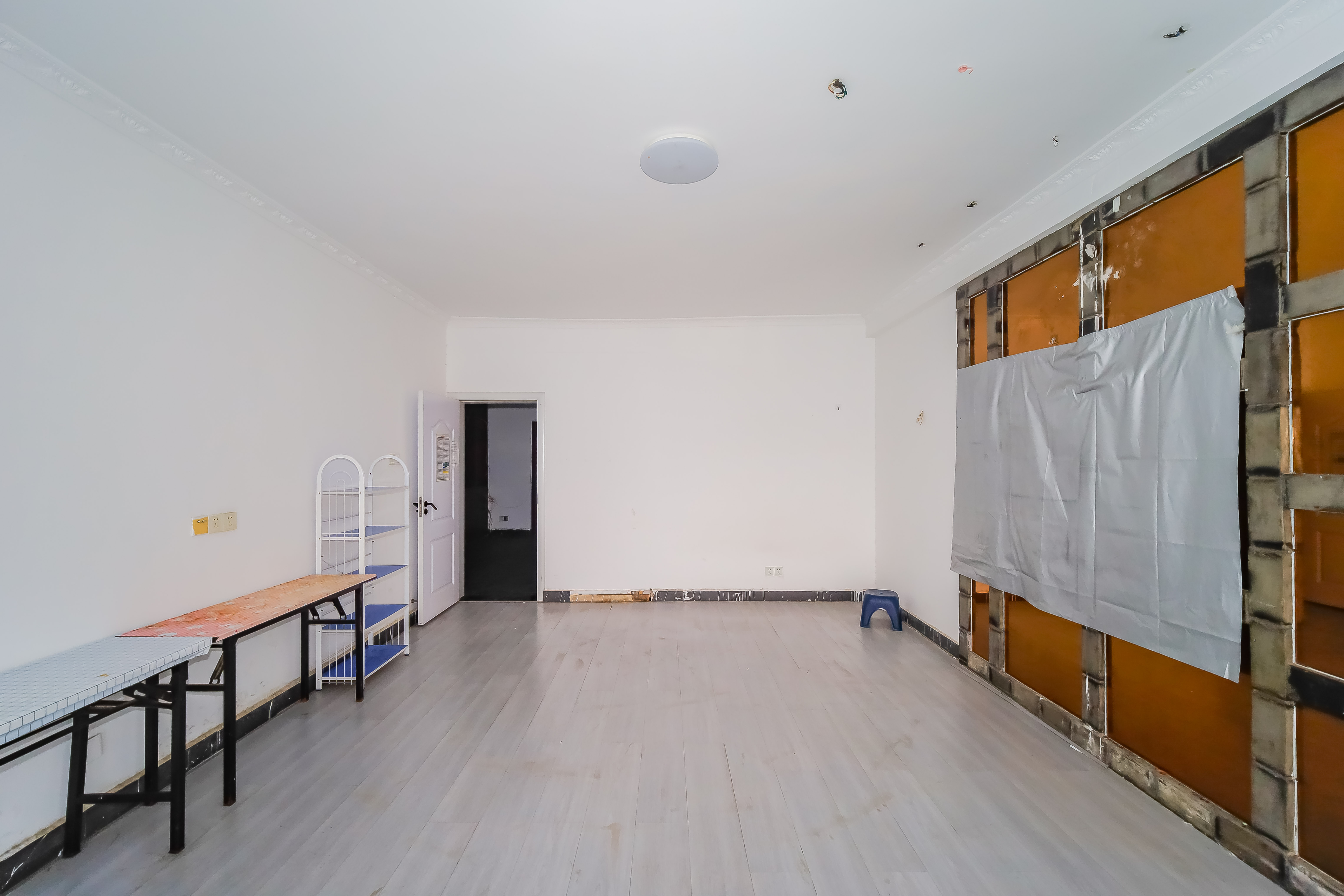 建鸿达华都(华都小户型及大华写字楼) 4室2厅2卫 228.0万 建鸿达华都(华都小户型及大华写字楼) 4室2厅2卫 228.0万客厅