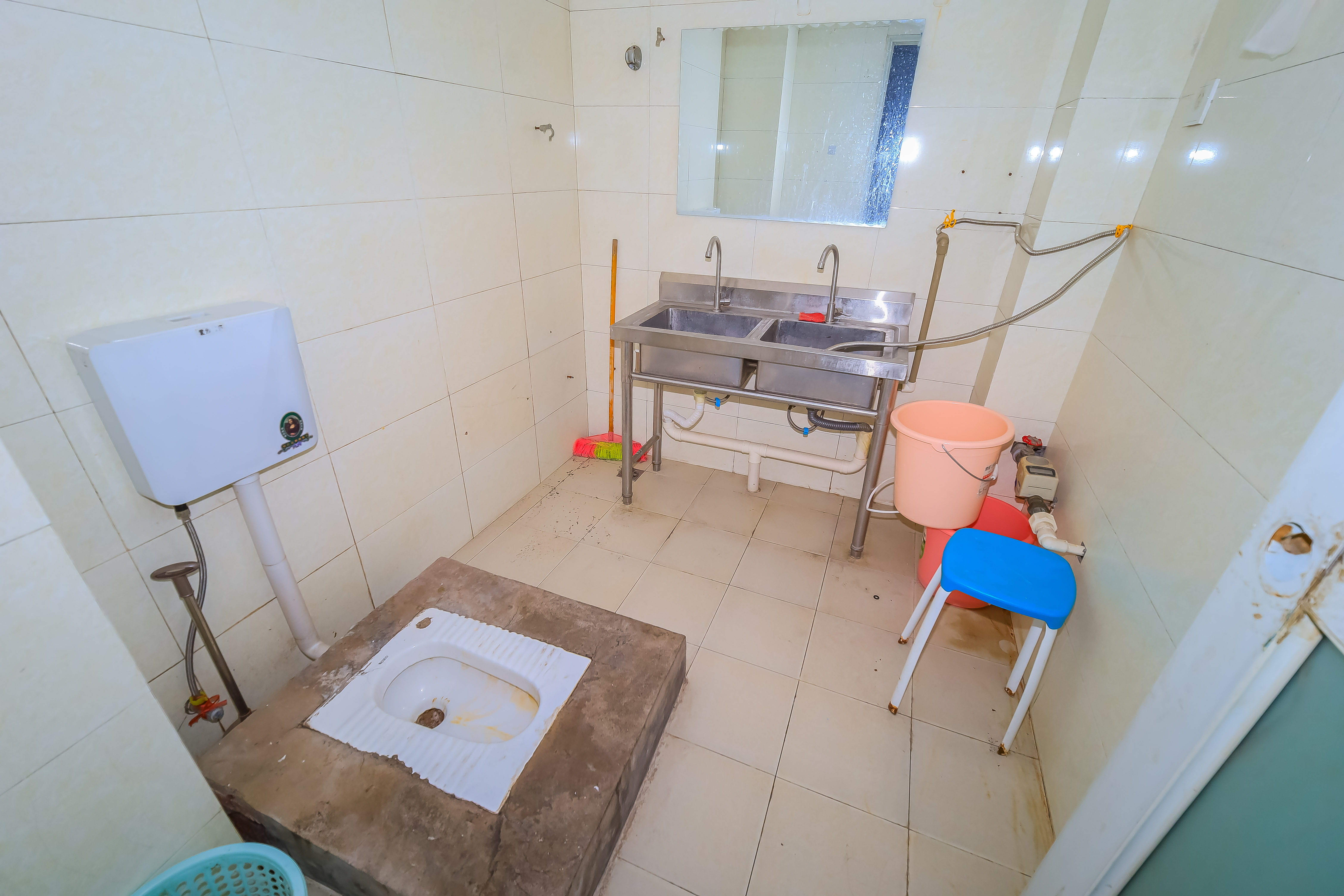 建鸿达华都(华都小户型及大华写字楼) 4室2厅2卫 228.0万 建鸿达华都(华都小户型及大华写字楼) 4室2厅2卫 228.0万卫生间