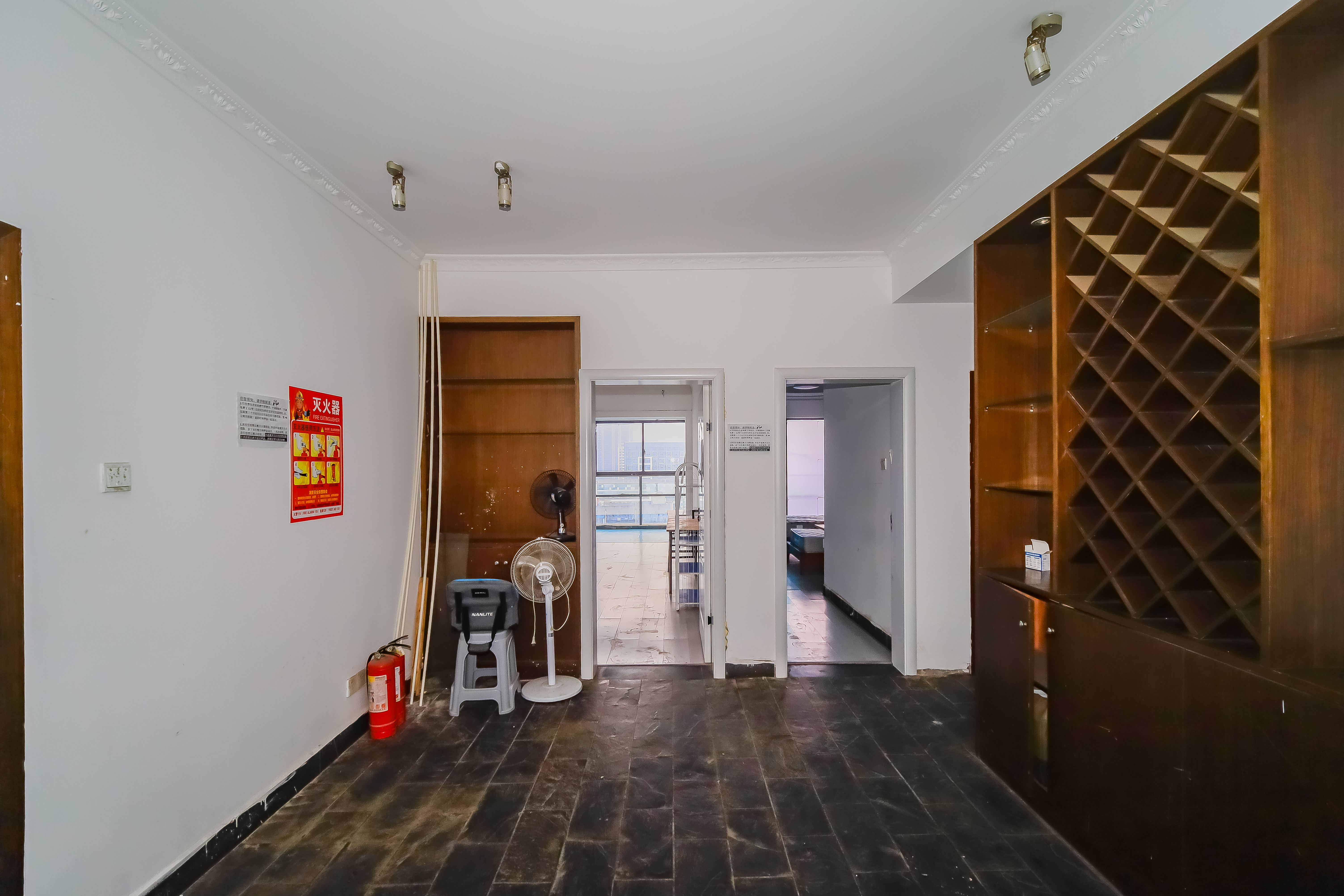 建鸿达华都(华都小户型及大华写字楼) 4室2厅2卫 228.0万 建鸿达华都(华都小户型及大华写字楼) 4室2厅2卫 228.0万客厅