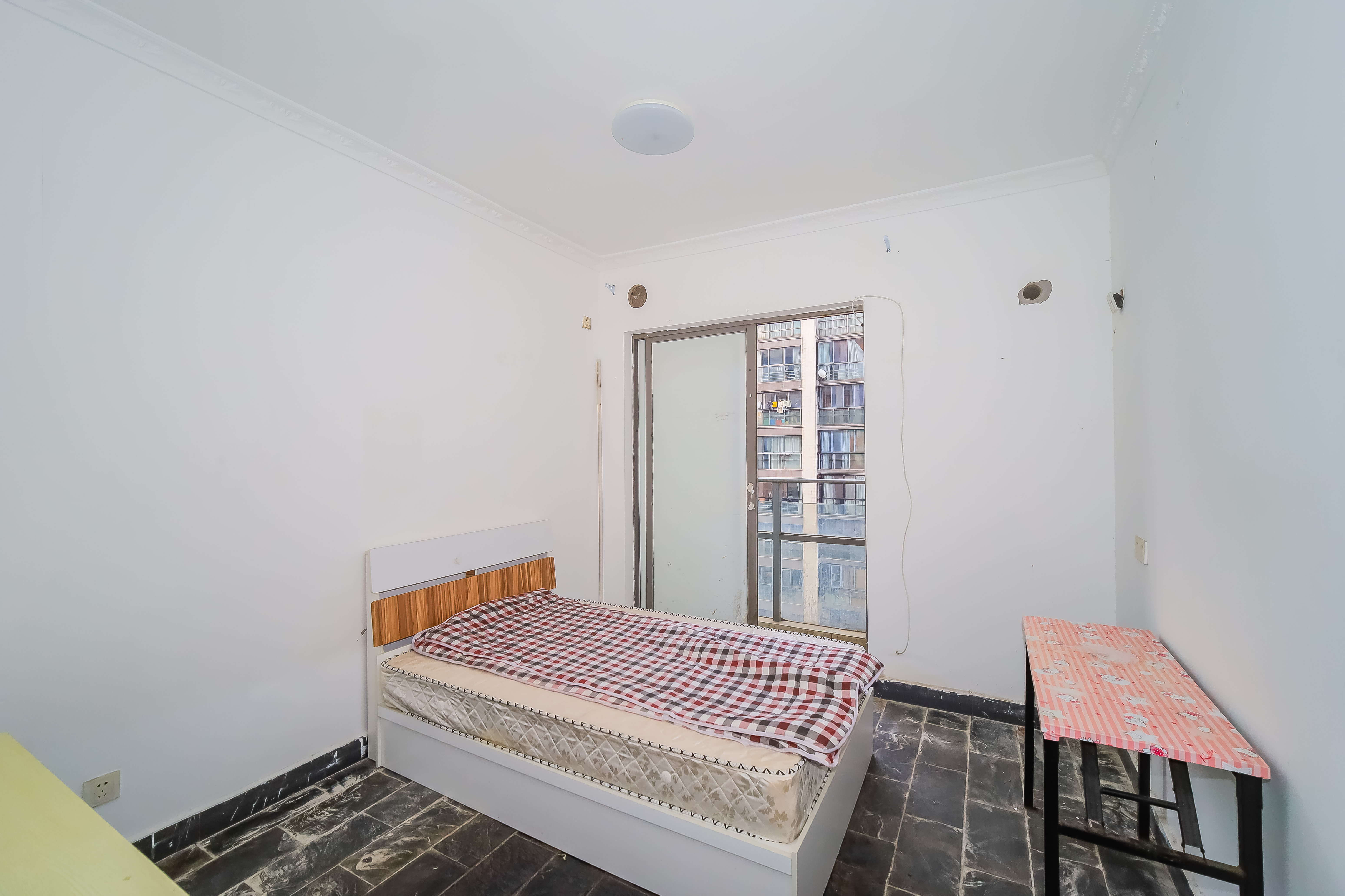 建鸿达华都(华都小户型及大华写字楼) 4室2厅2卫 228.0万 建鸿达华都(华都小户型及大华写字楼) 4室2厅2卫 228.0万卧室