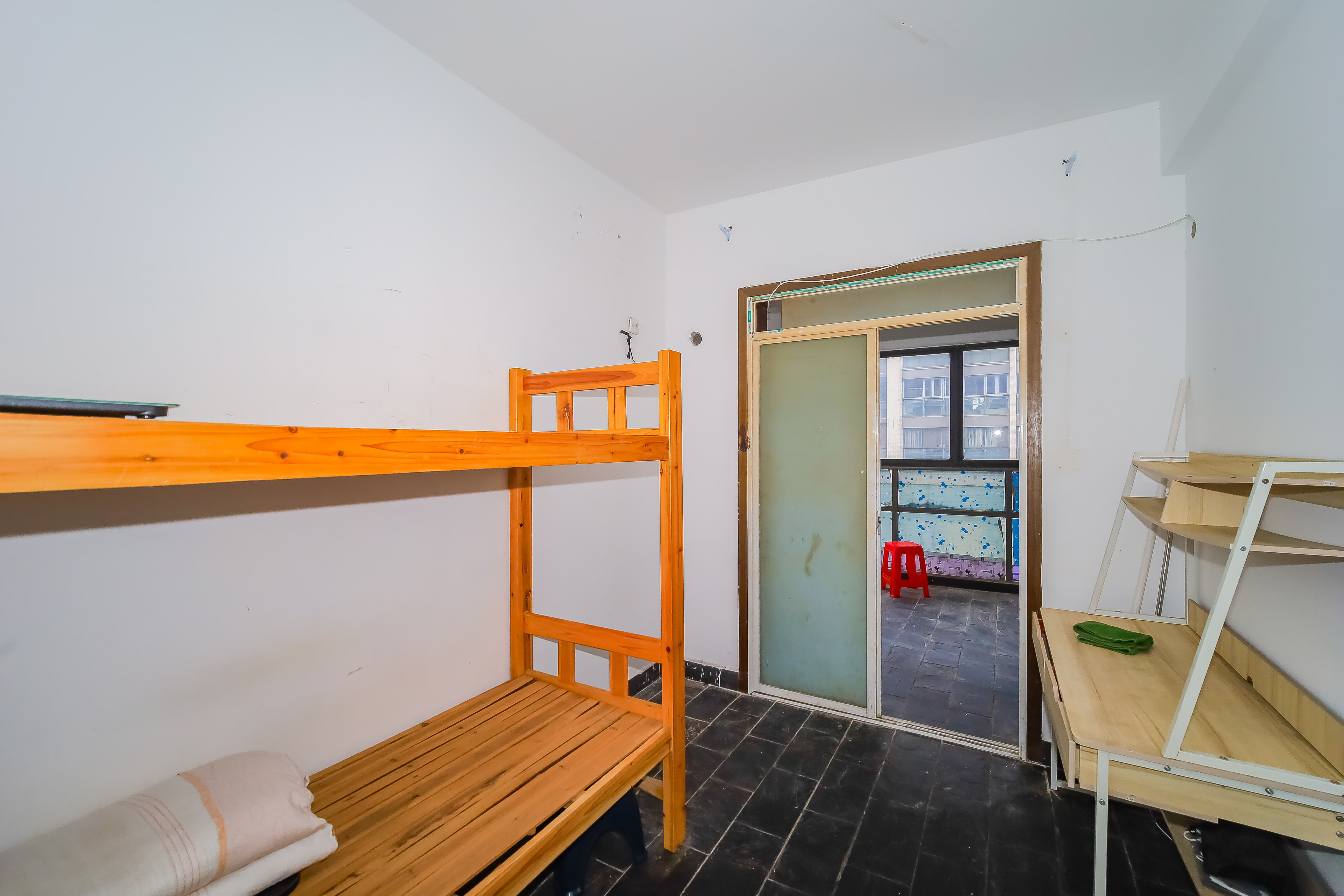 建鸿达华都(华都小户型及大华写字楼) 4室2厅2卫 228.0万 建鸿达华都(华都小户型及大华写字楼) 4室2厅2卫 228.0万卧室