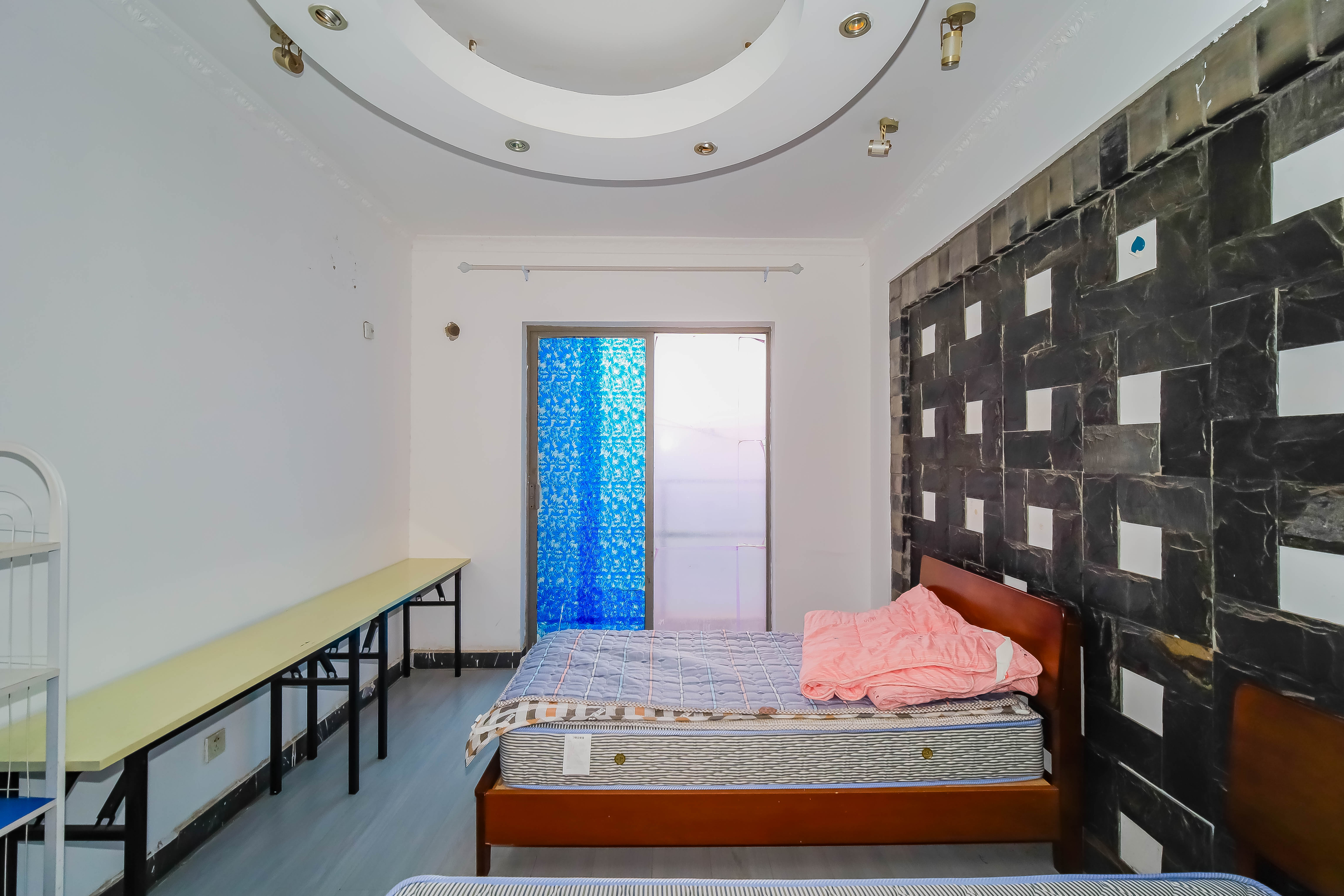 建鸿达华都(华都小户型及大华写字楼) 4室2厅2卫 228.0万 建鸿达华都(华都小户型及大华写字楼) 4室2厅2卫 228.0万卧室