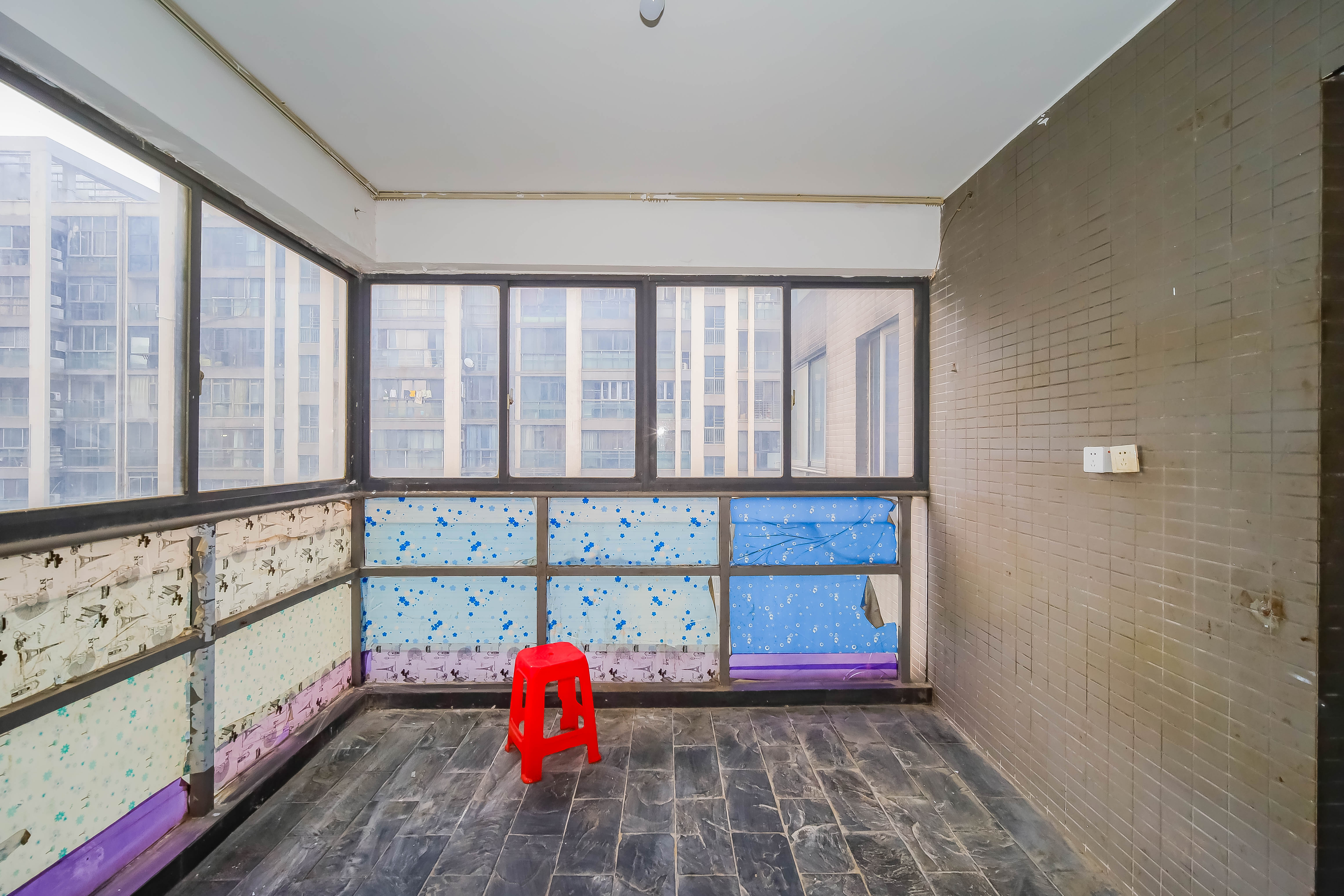 建鸿达华都(华都小户型及大华写字楼) 4室2厅2卫 228.0万 建鸿达华都(华都小户型及大华写字楼) 4室2厅2卫 228.0万阳台