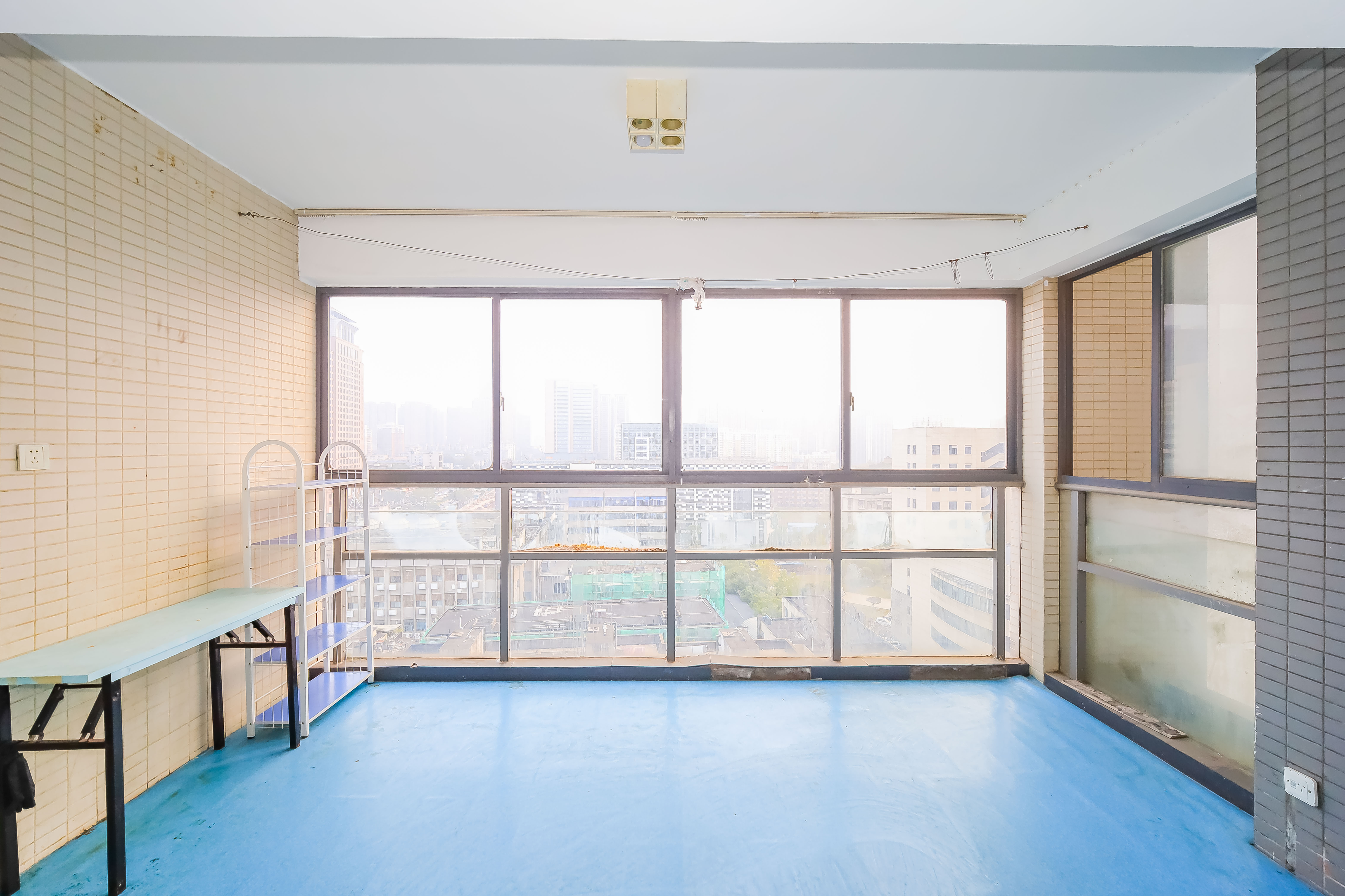 建鸿达华都(华都小户型及大华写字楼) 4室2厅2卫 228.0万 建鸿达华都(华都小户型及大华写字楼) 4室2厅2卫 228.0万阳台