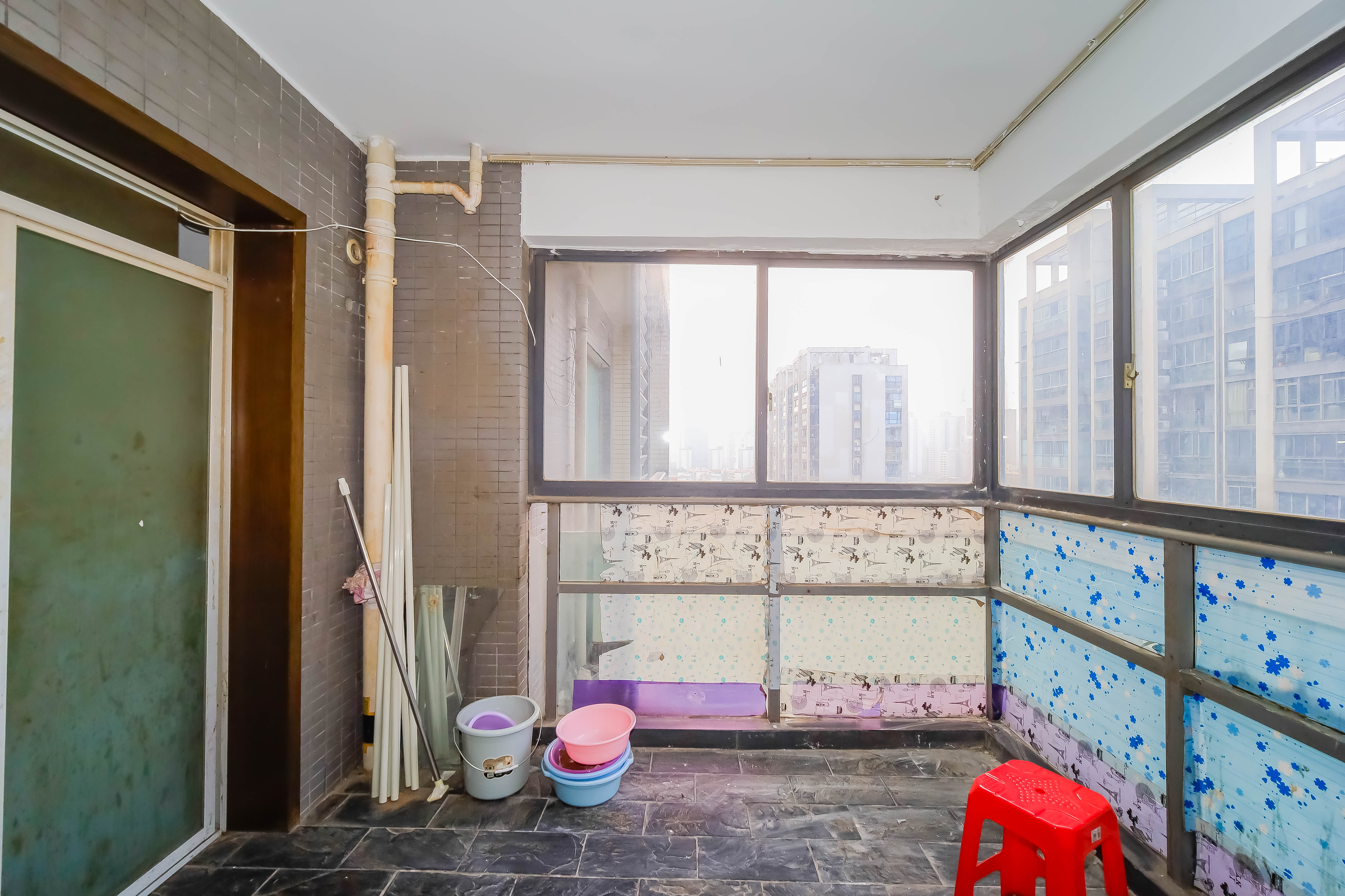 建鸿达华都(华都小户型及大华写字楼) 4室2厅2卫 228.0万 建鸿达华都(华都小户型及大华写字楼) 4室2厅2卫 228.0万阳台