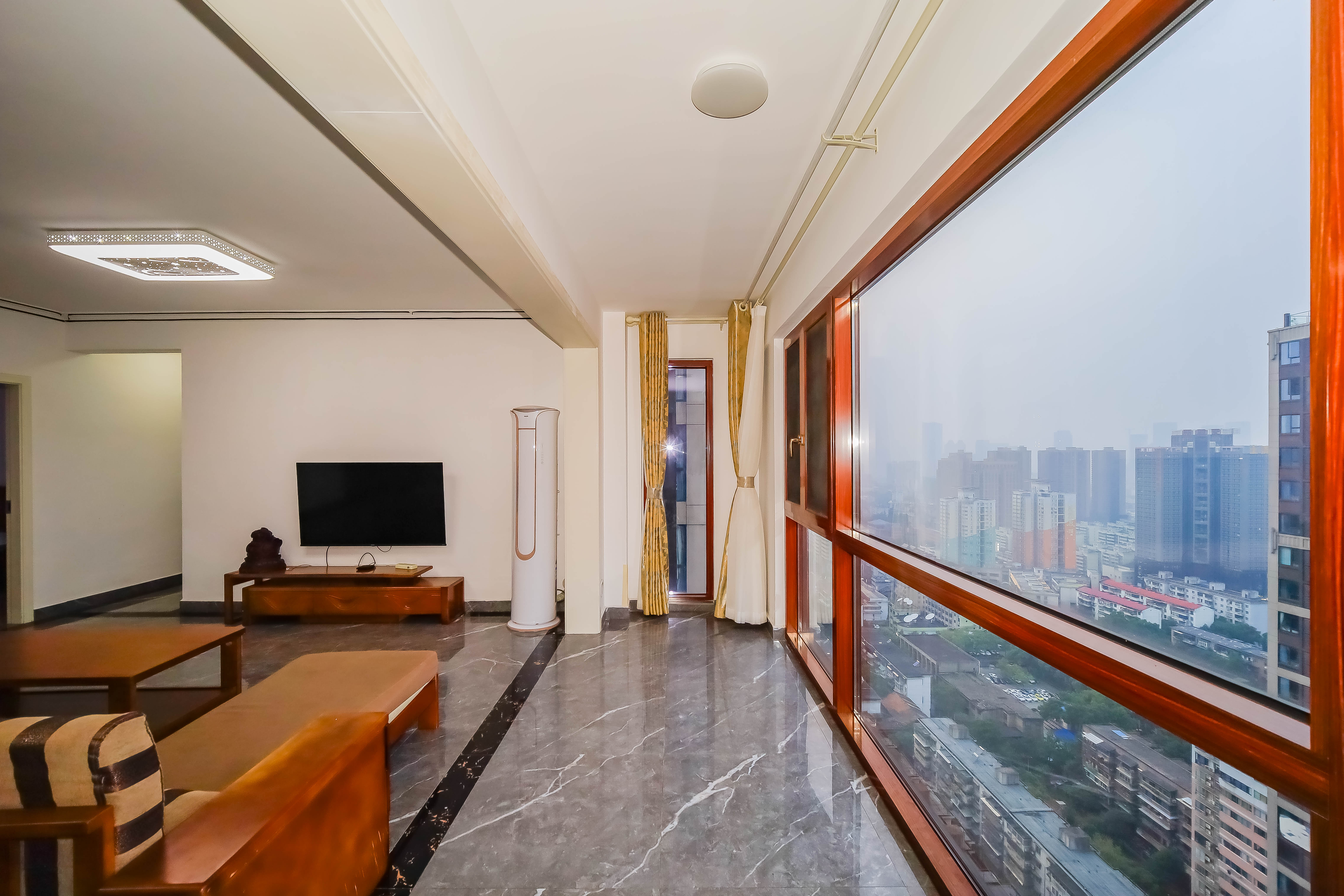 建发中央公园（建发美地）  3室2厅2卫   200.00万阳台