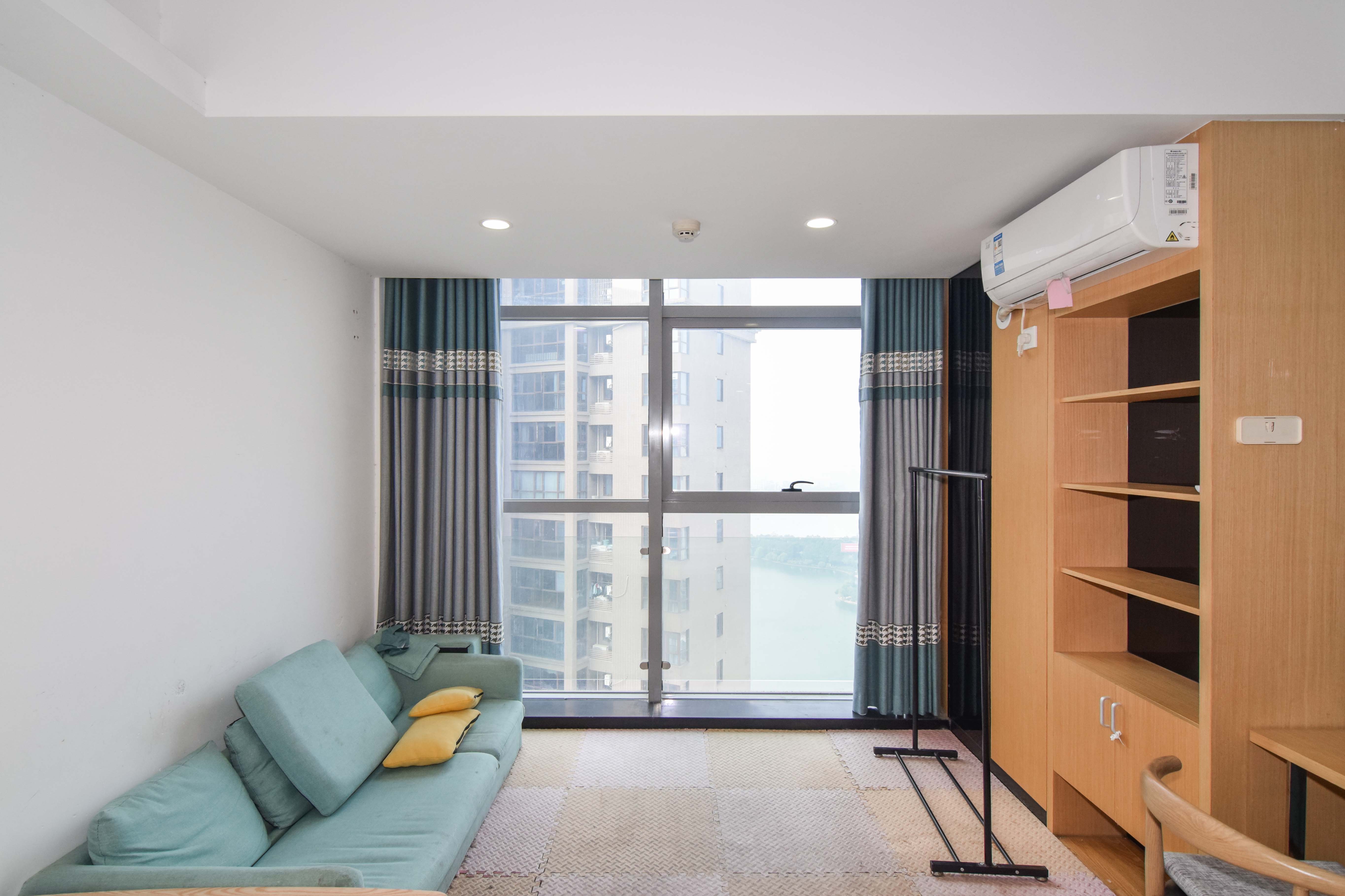 紫鑫御湖湾  1室0厅1卫    26.0万 紫鑫御湖湾  1室0厅1卫    26.0万客厅