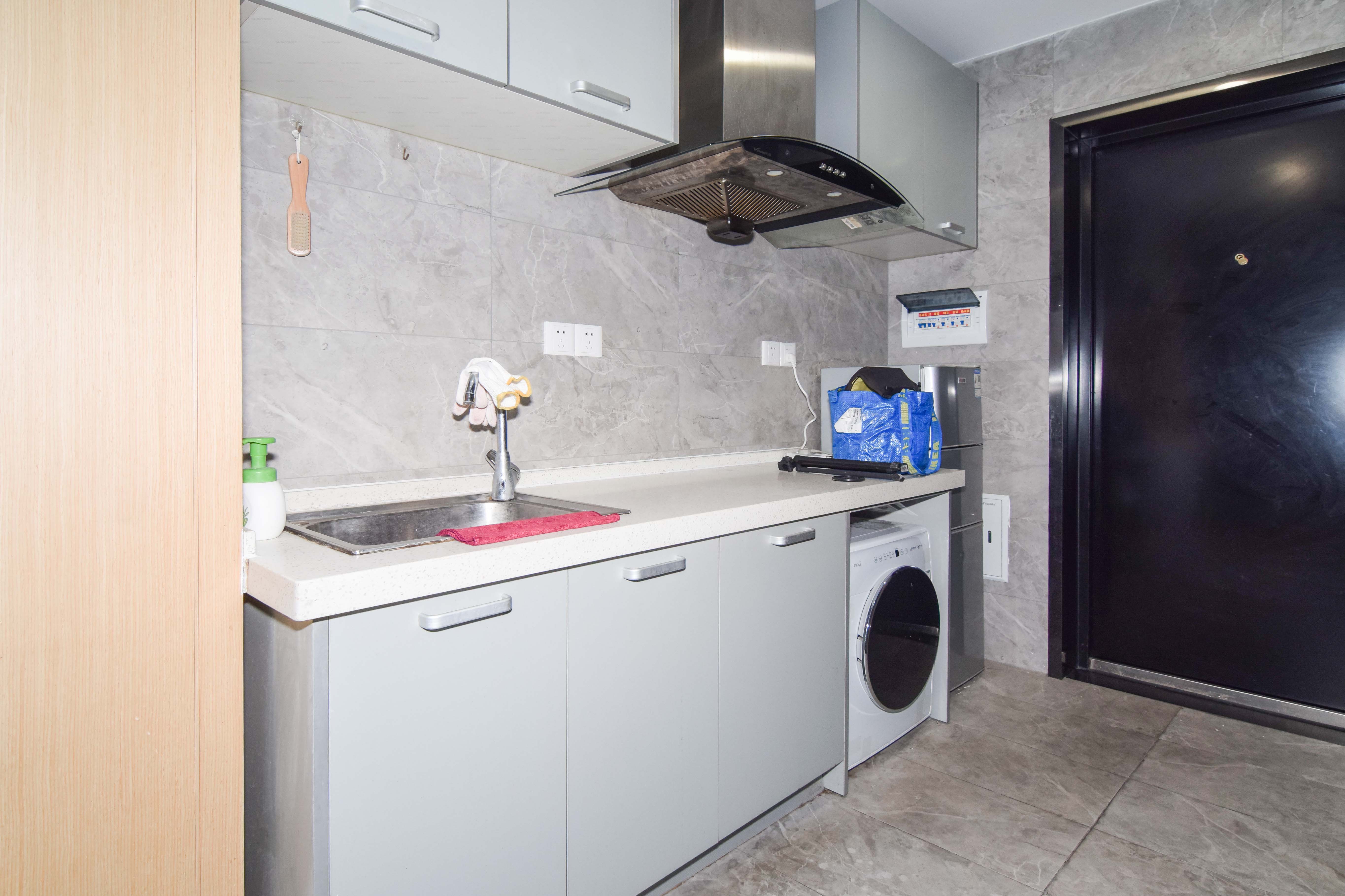 紫鑫御湖湾  1室0厅1卫    26.0万 紫鑫御湖湾  1室0厅1卫    26.0万厨房