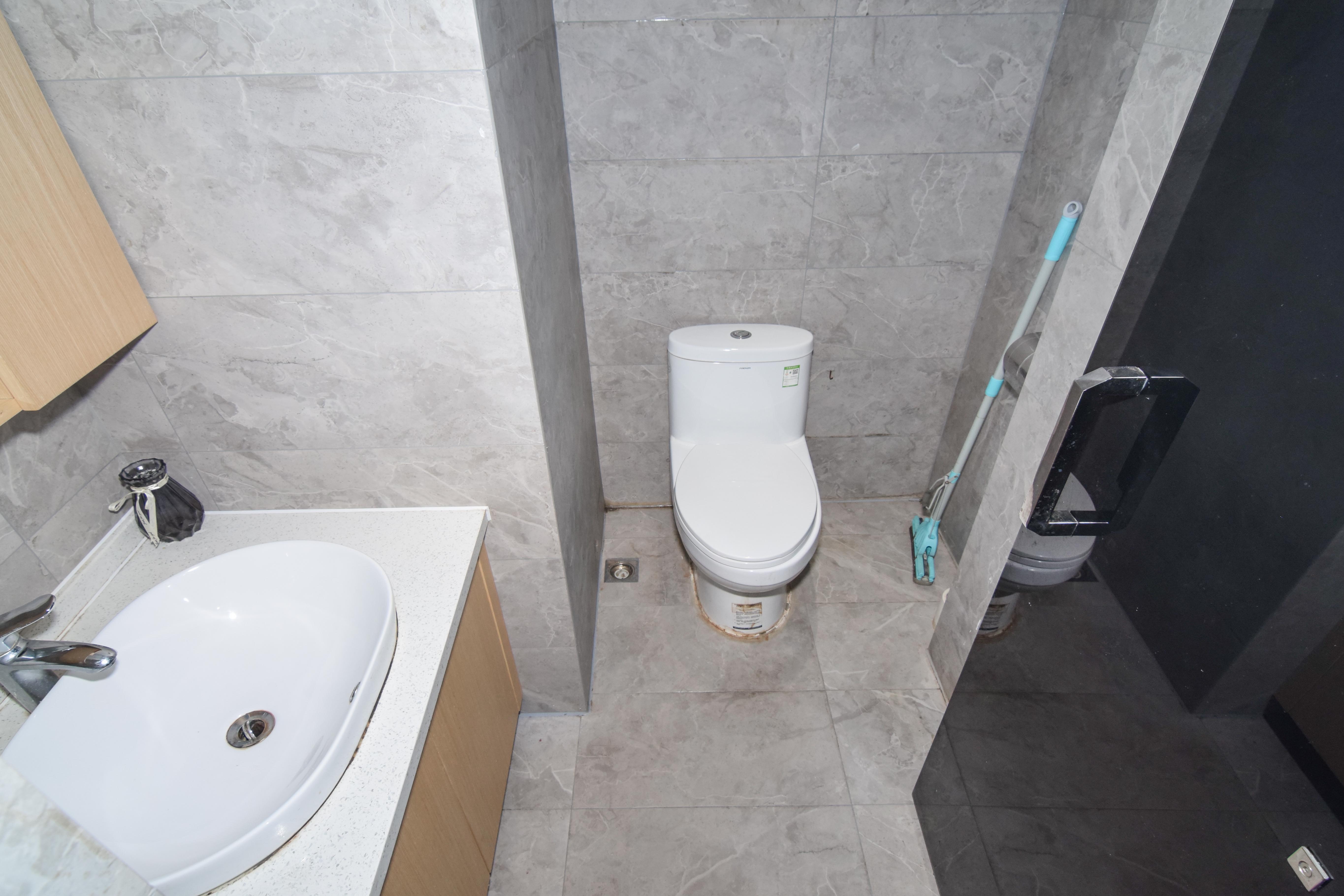 紫鑫御湖湾  1室0厅1卫    26.0万 紫鑫御湖湾  1室0厅1卫    26.0万卫生间