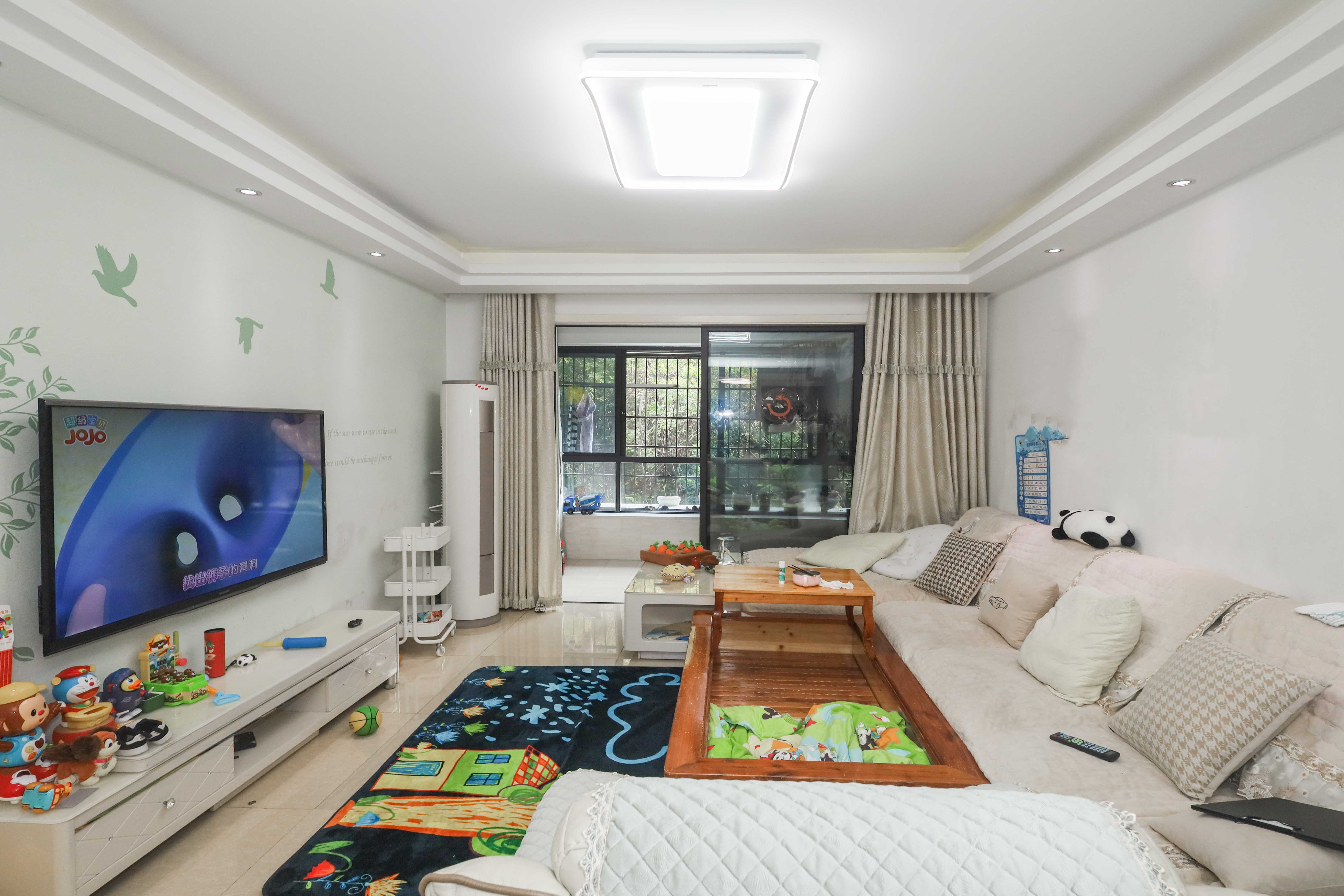 保利麓谷林语F区 4室2厅2卫 95.0万 保利麓谷林语F区 4室2厅2卫 95.0万客厅