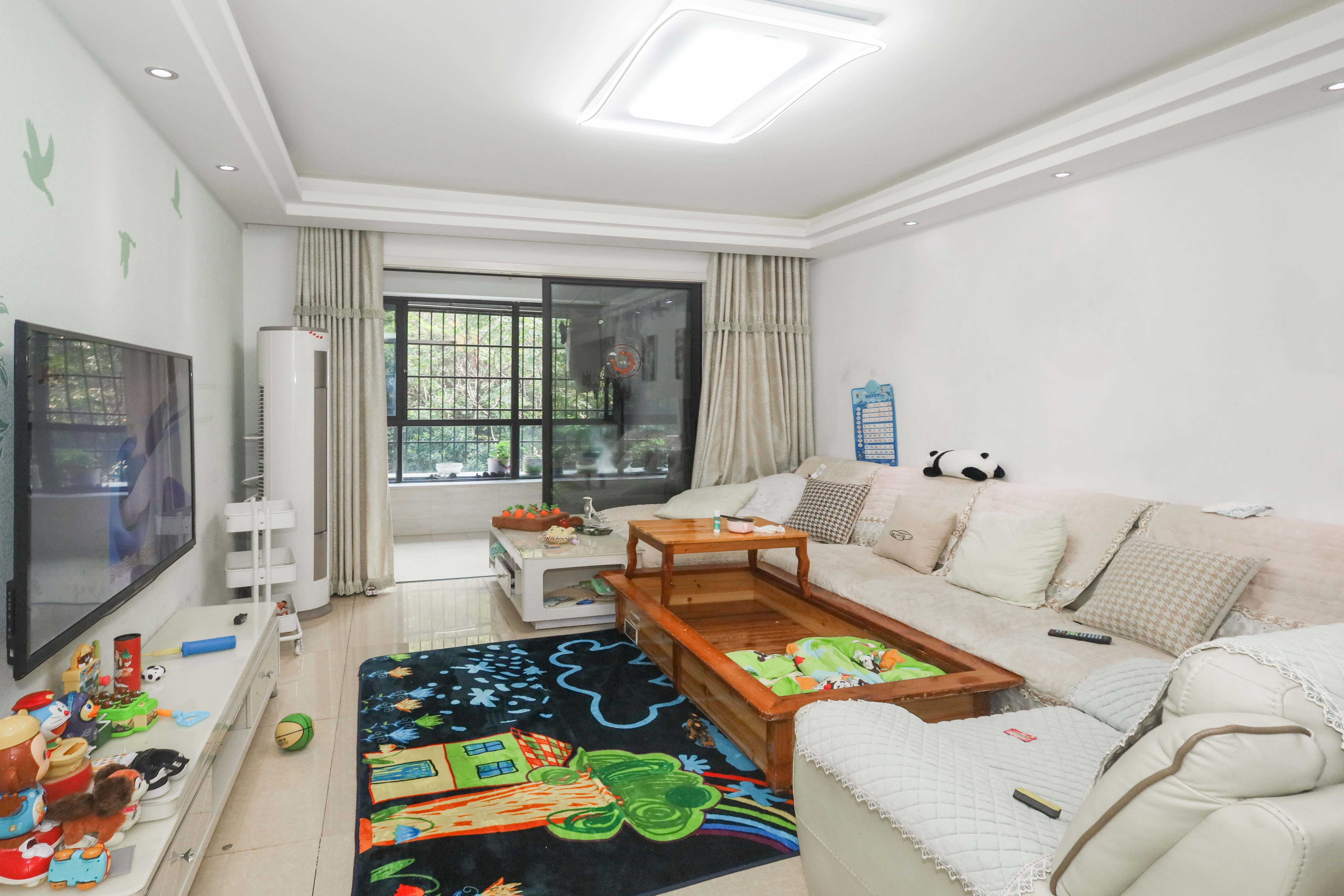 保利麓谷林语F区 4室2厅2卫 95.0万 保利麓谷林语F区 4室2厅2卫 95.0万客厅