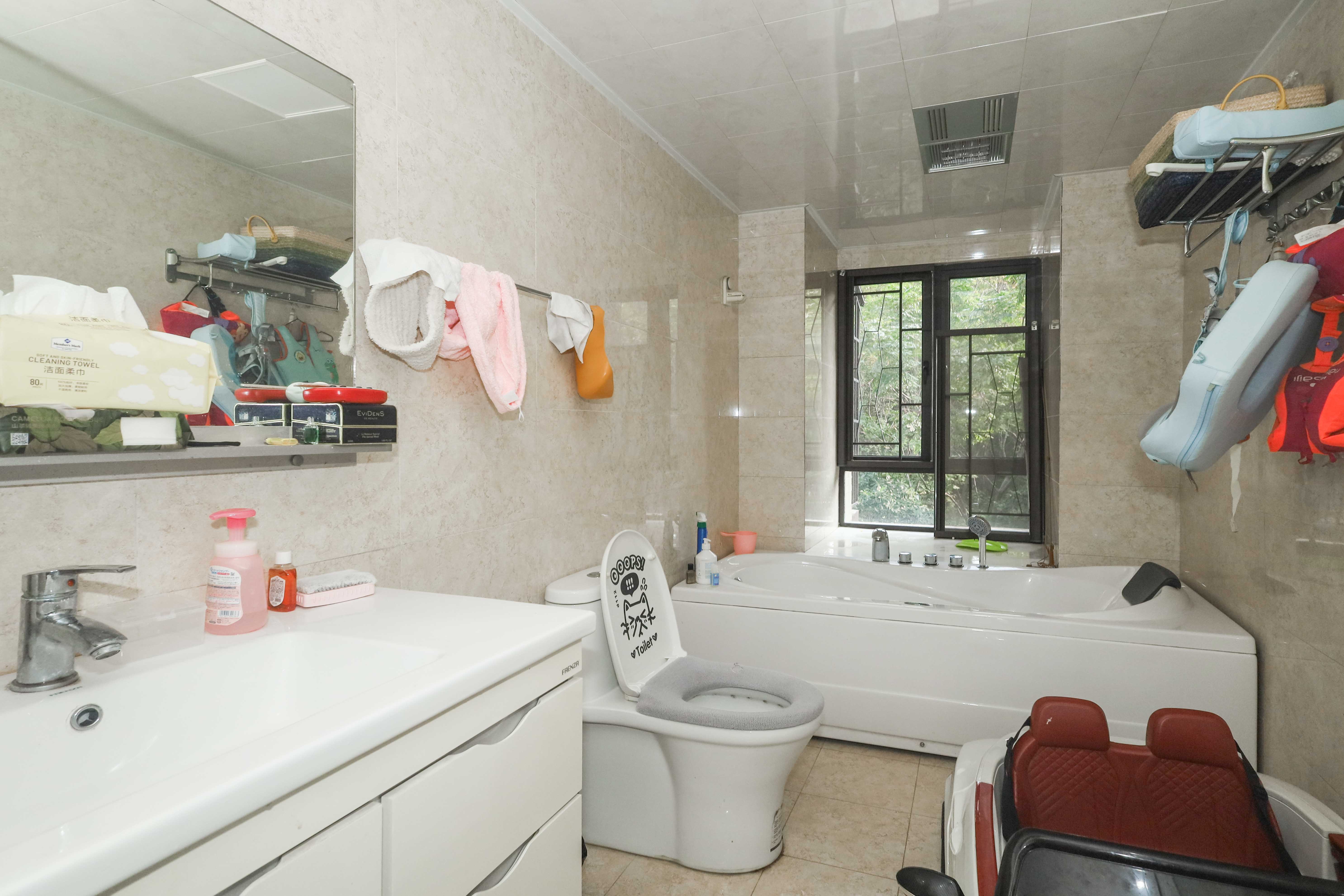 保利麓谷林语F区 4室2厅2卫 95.0万 保利麓谷林语F区 4室2厅2卫 95.0万卫生间