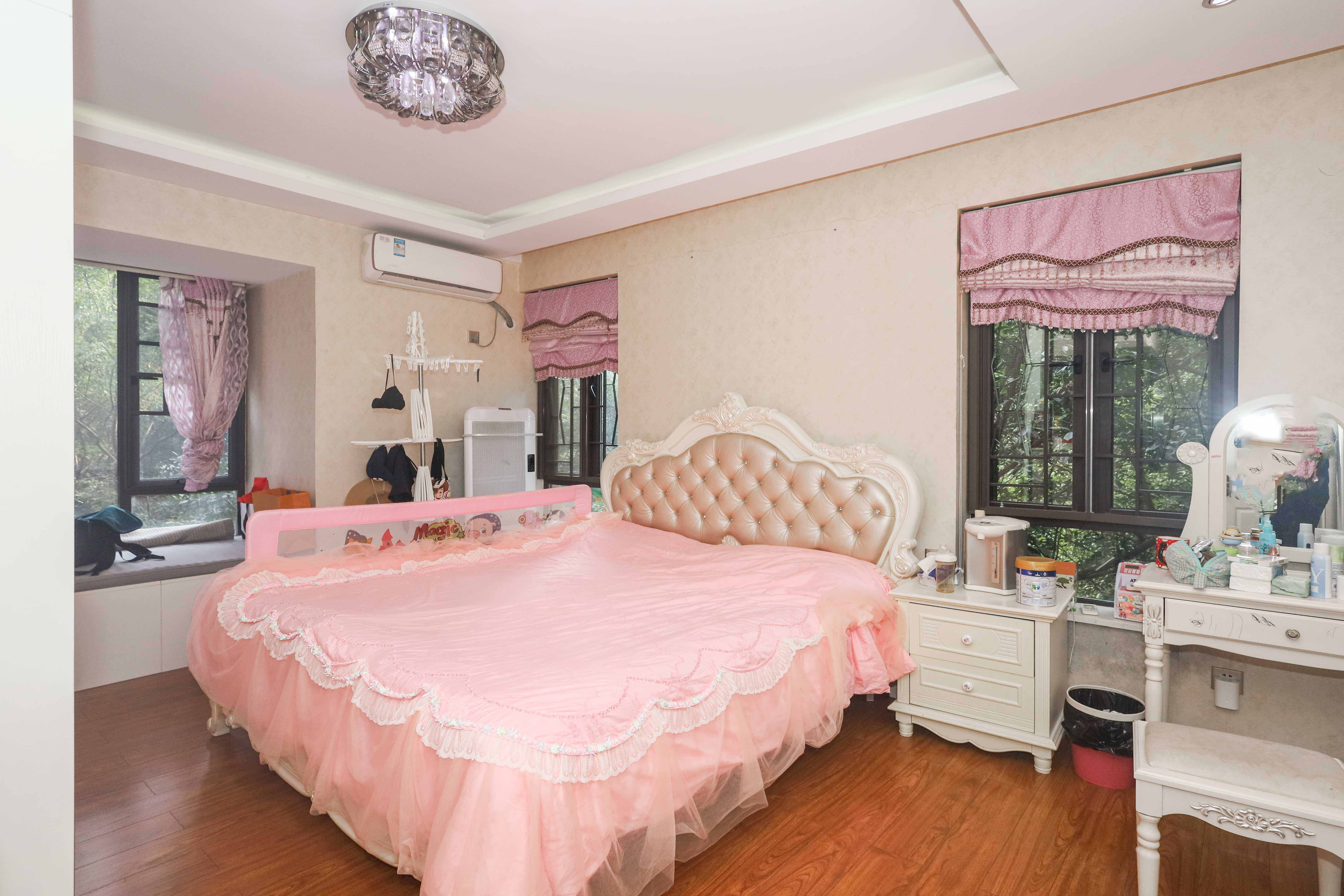 保利麓谷林语F区 4室2厅2卫 95.0万 保利麓谷林语F区 4室2厅2卫 95.0万卧室