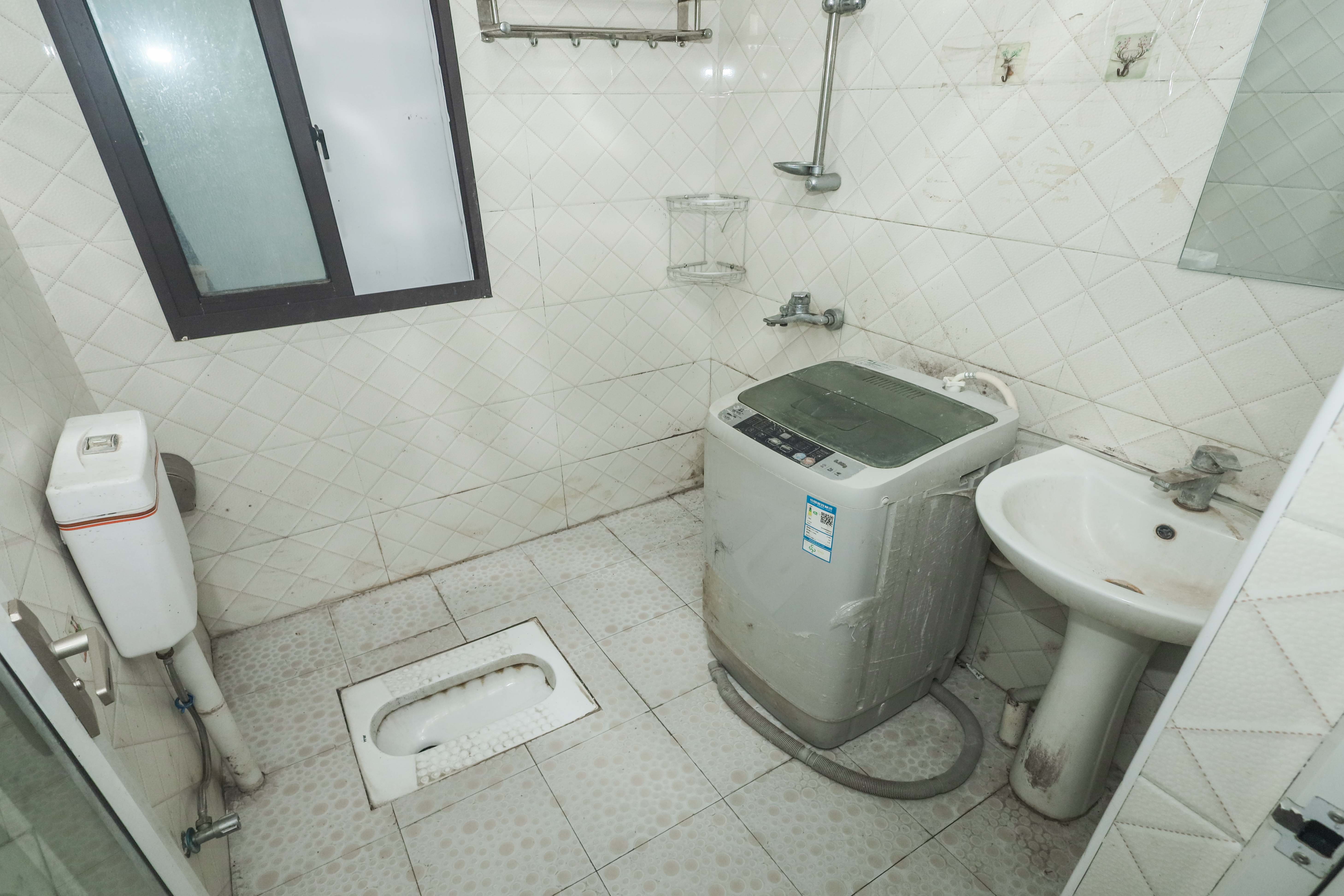 保利麓谷林语E区  4室2厅1卫    96.0万 保利麓谷林语E区  4室2厅1卫    96.0万卫生间