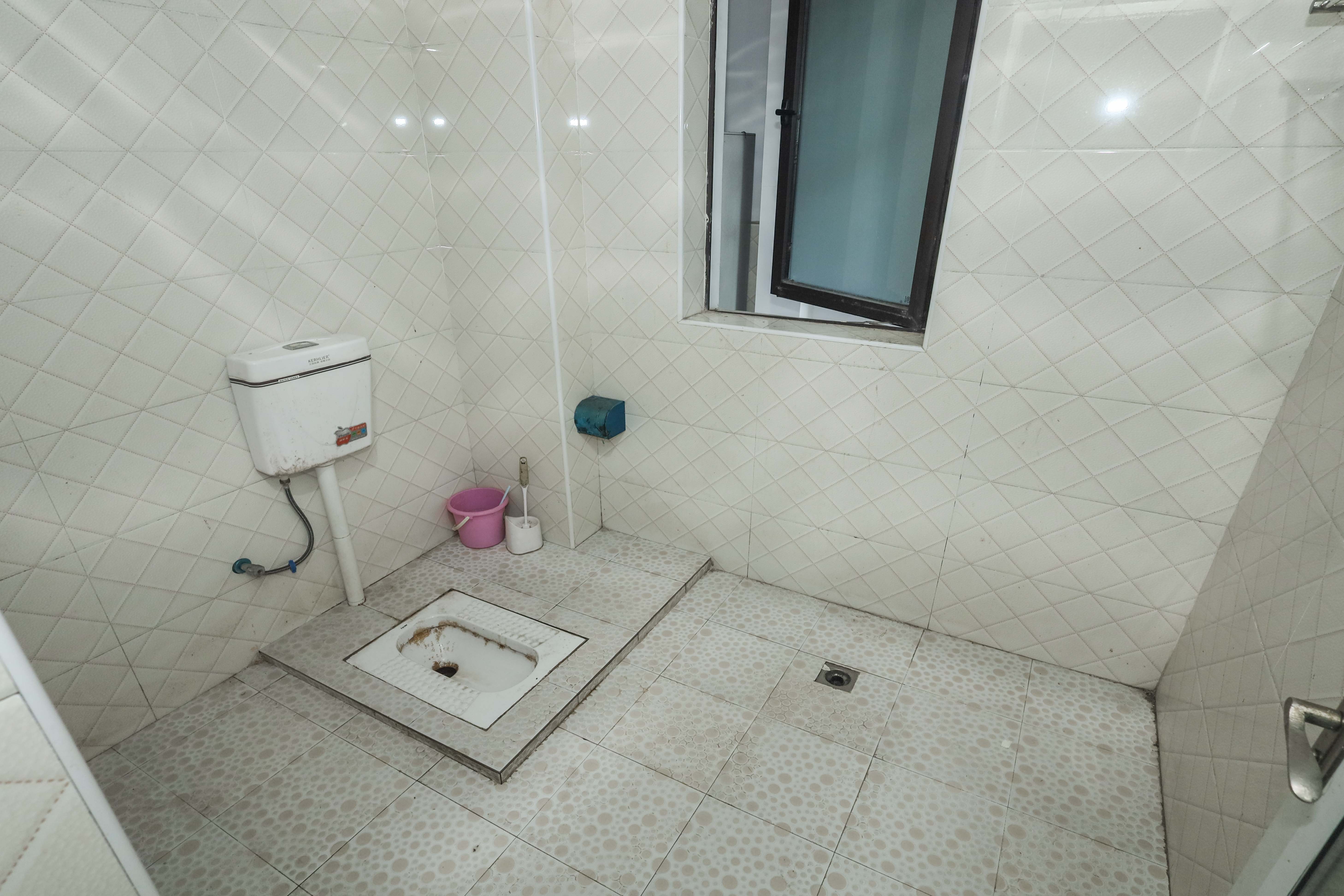 保利麓谷林语E区  4室2厅1卫    96.0万 保利麓谷林语E区  4室2厅1卫    96.0万卫生间