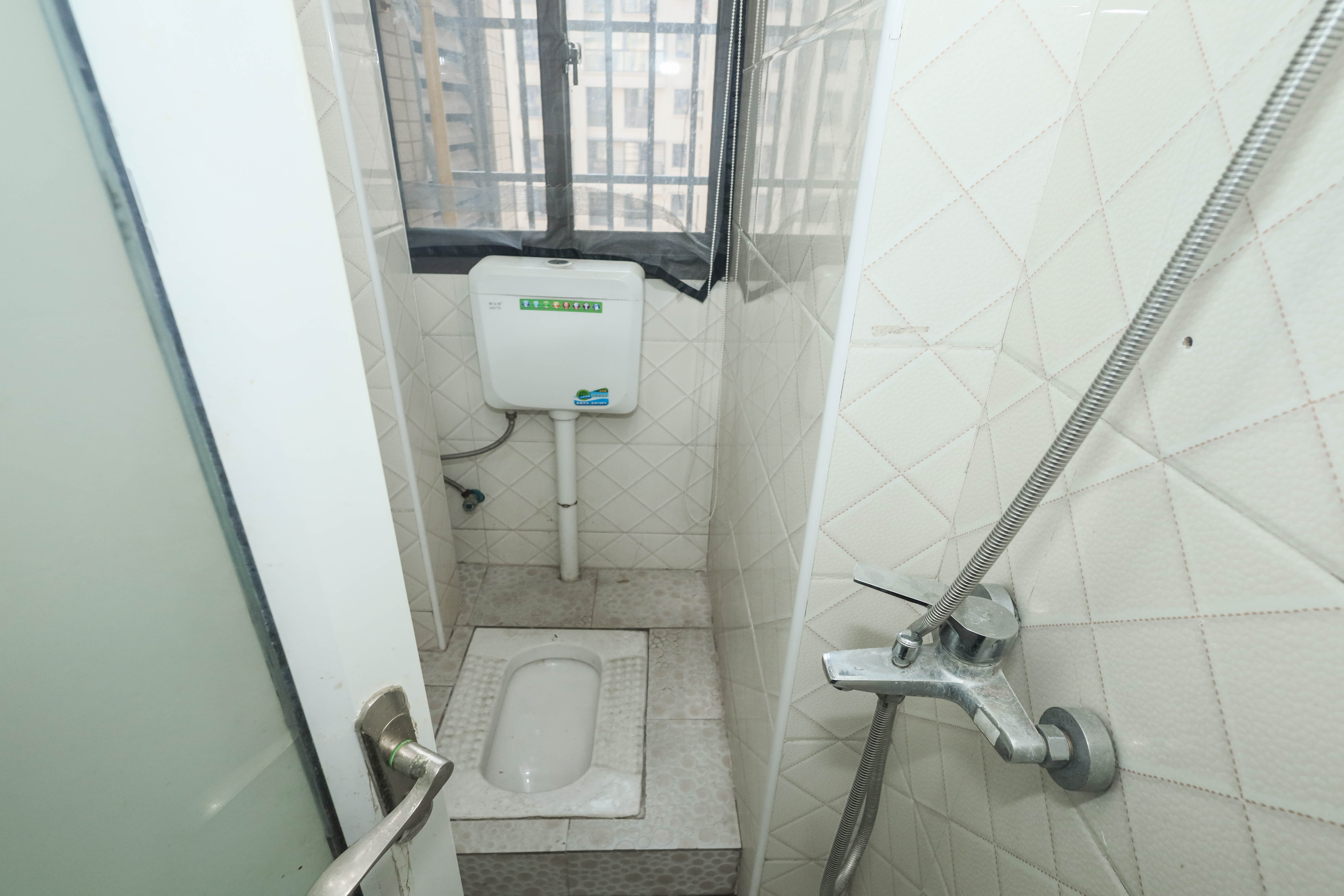 保利麓谷林语E区  4室2厅1卫    96.0万 保利麓谷林语E区  4室2厅1卫    96.0万卫生间