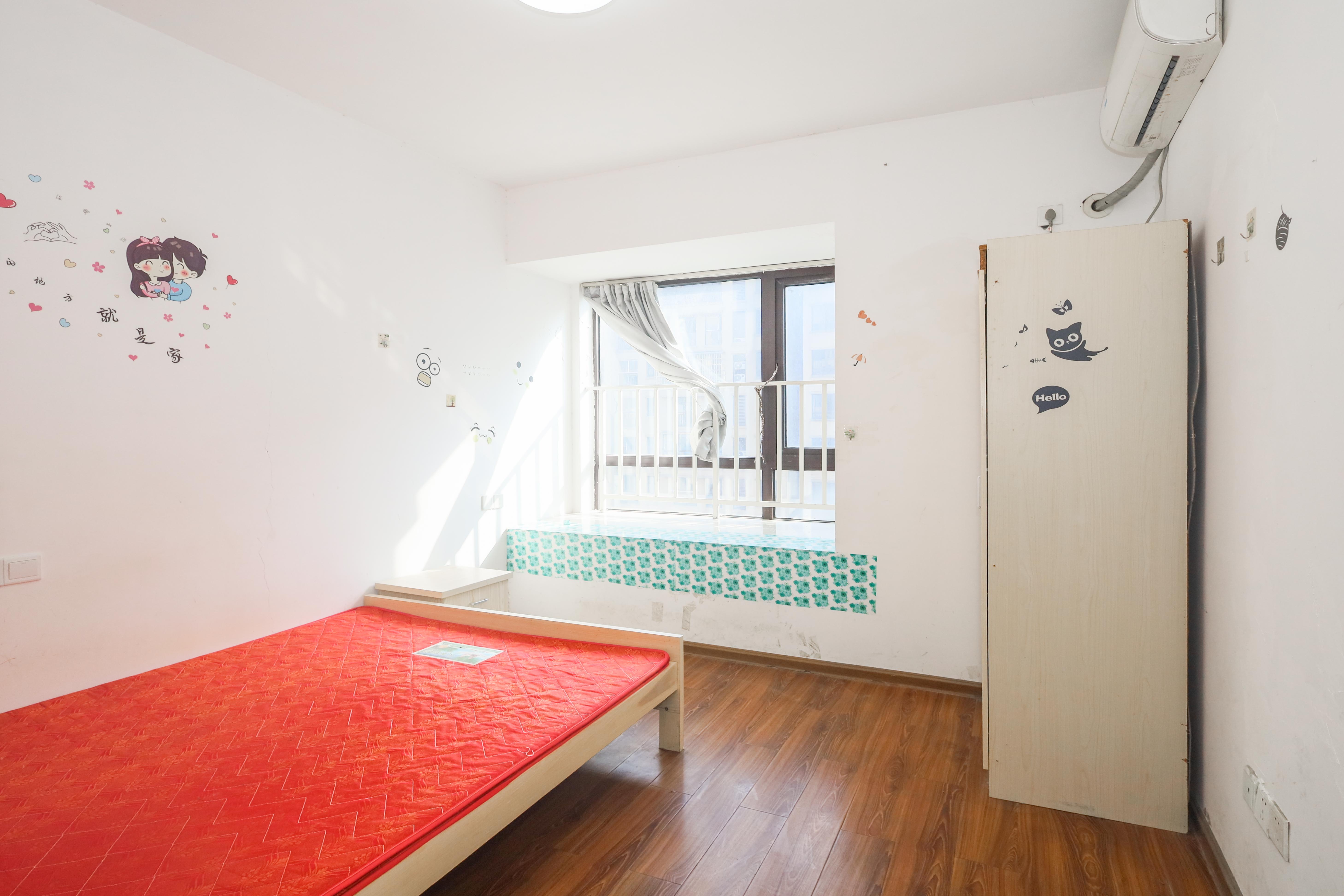 保利麓谷林语E区  4室2厅1卫    96.0万 保利麓谷林语E区  4室2厅1卫    96.0万卧室