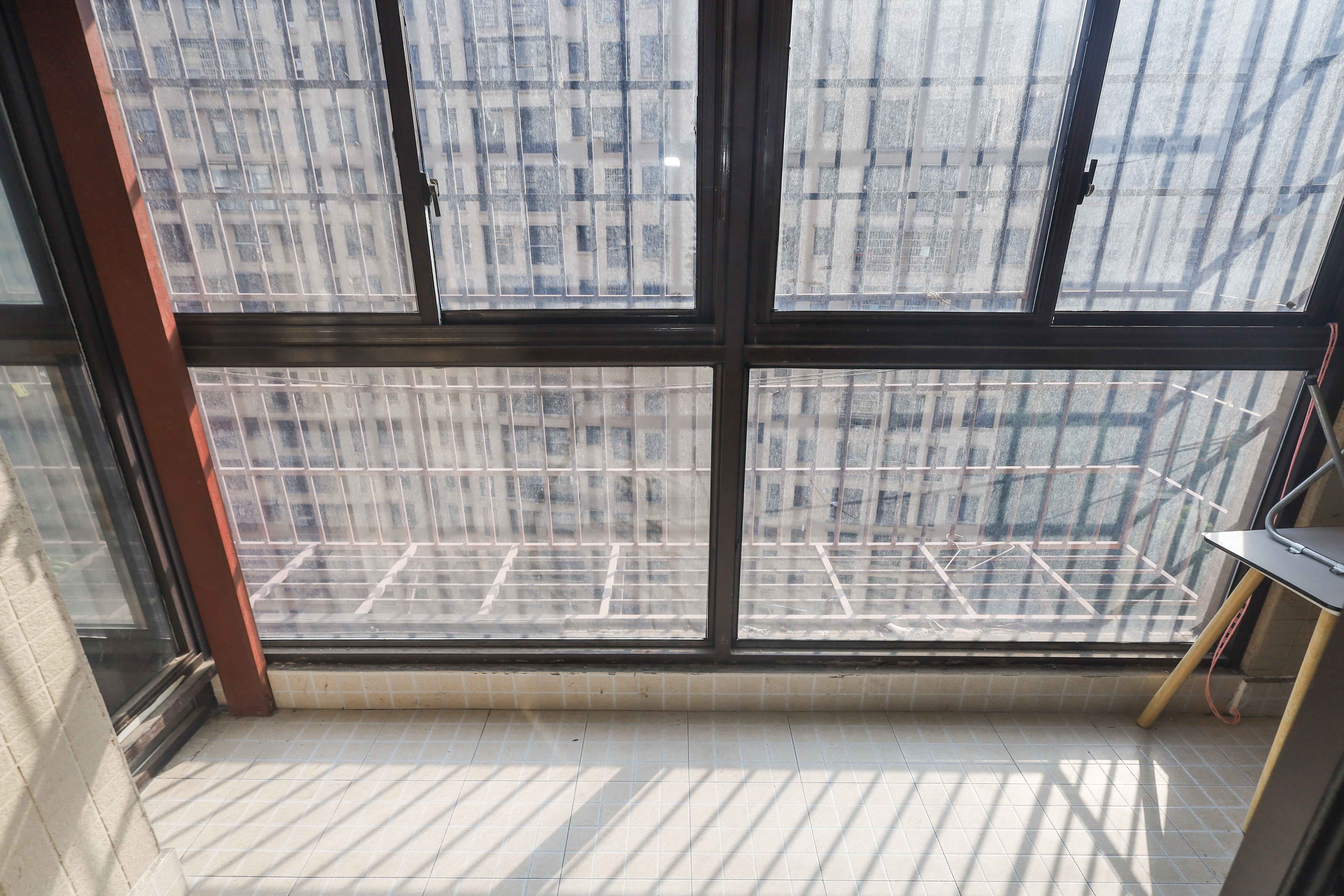 保利麓谷林语E区  4室2厅1卫    96.0万 保利麓谷林语E区  4室2厅1卫    96.0万阳台