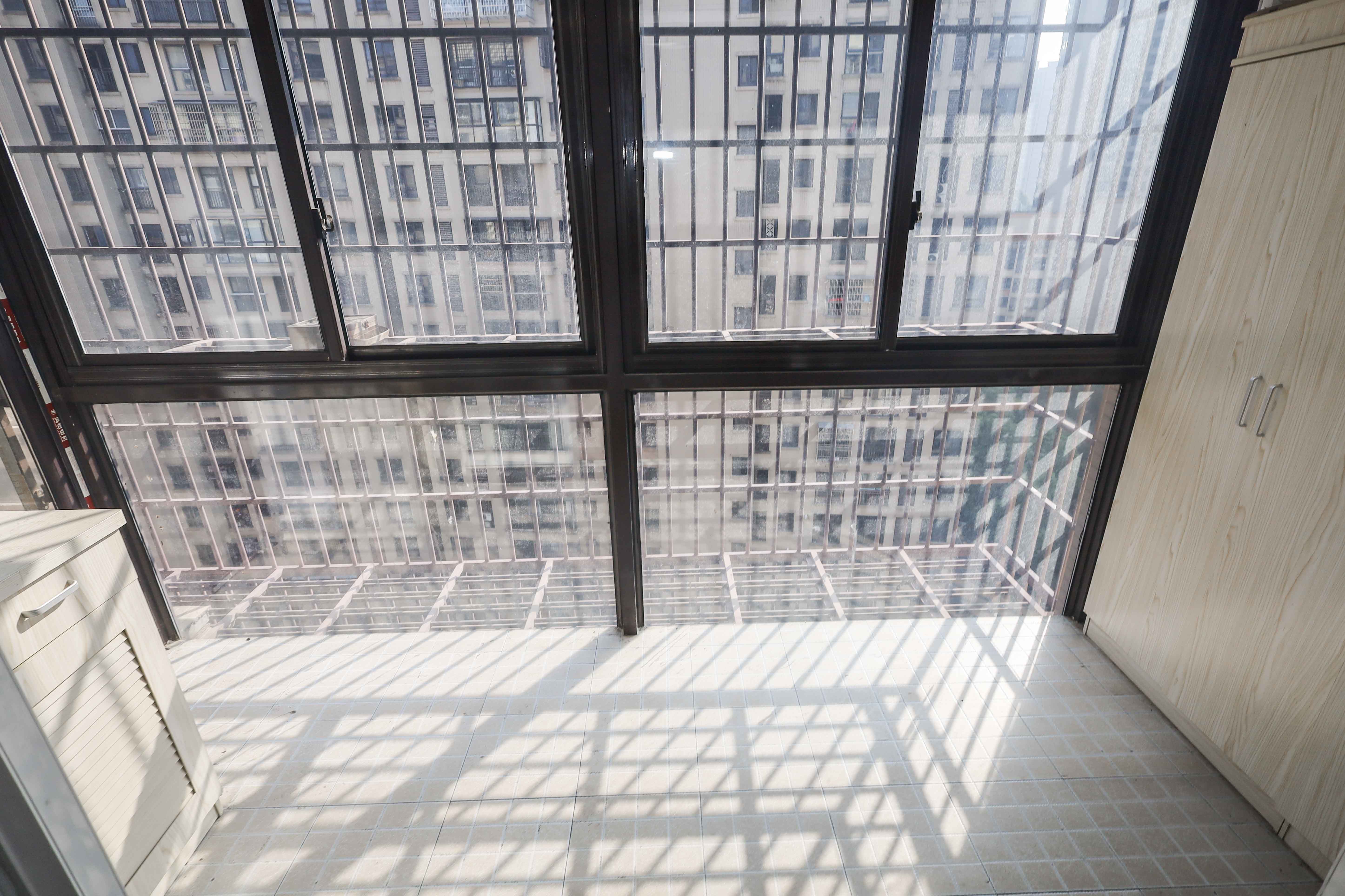 保利麓谷林语E区  4室2厅1卫    96.0万 保利麓谷林语E区  4室2厅1卫    96.0万阳台