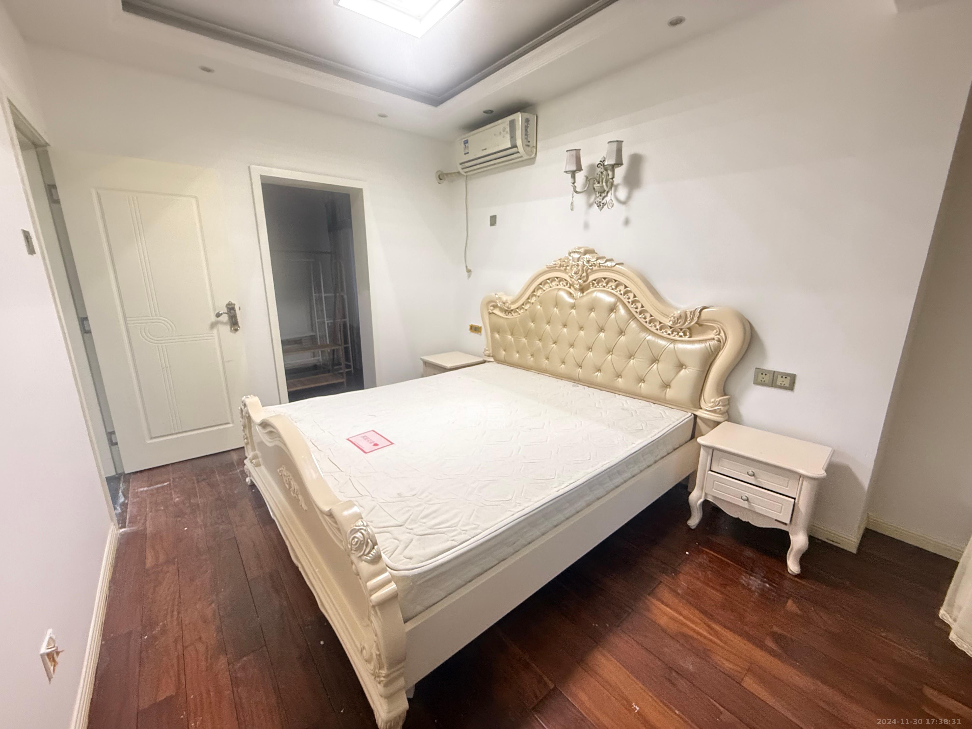 芒果天地(芒果雅苑)  4室2厅1卫    2800.0元/月 芒果天地(芒果雅苑)  4室2厅1卫    2800.0元/月室内图1