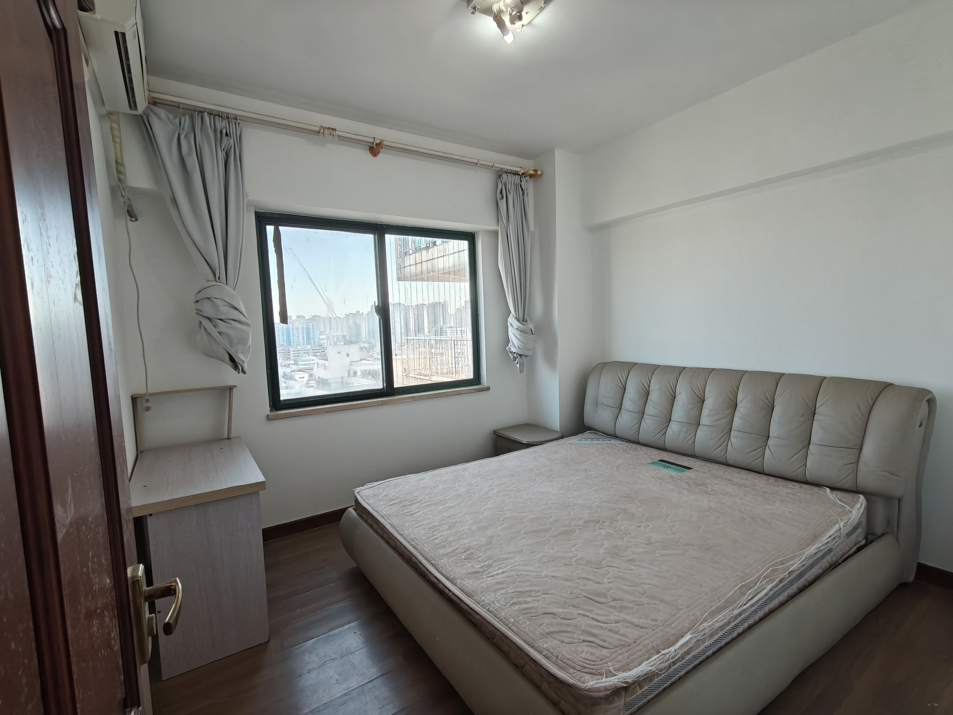 南希科技苑  3室2厅2卫    175.0万 南希科技苑  3室2厅2卫    175.0万卧室