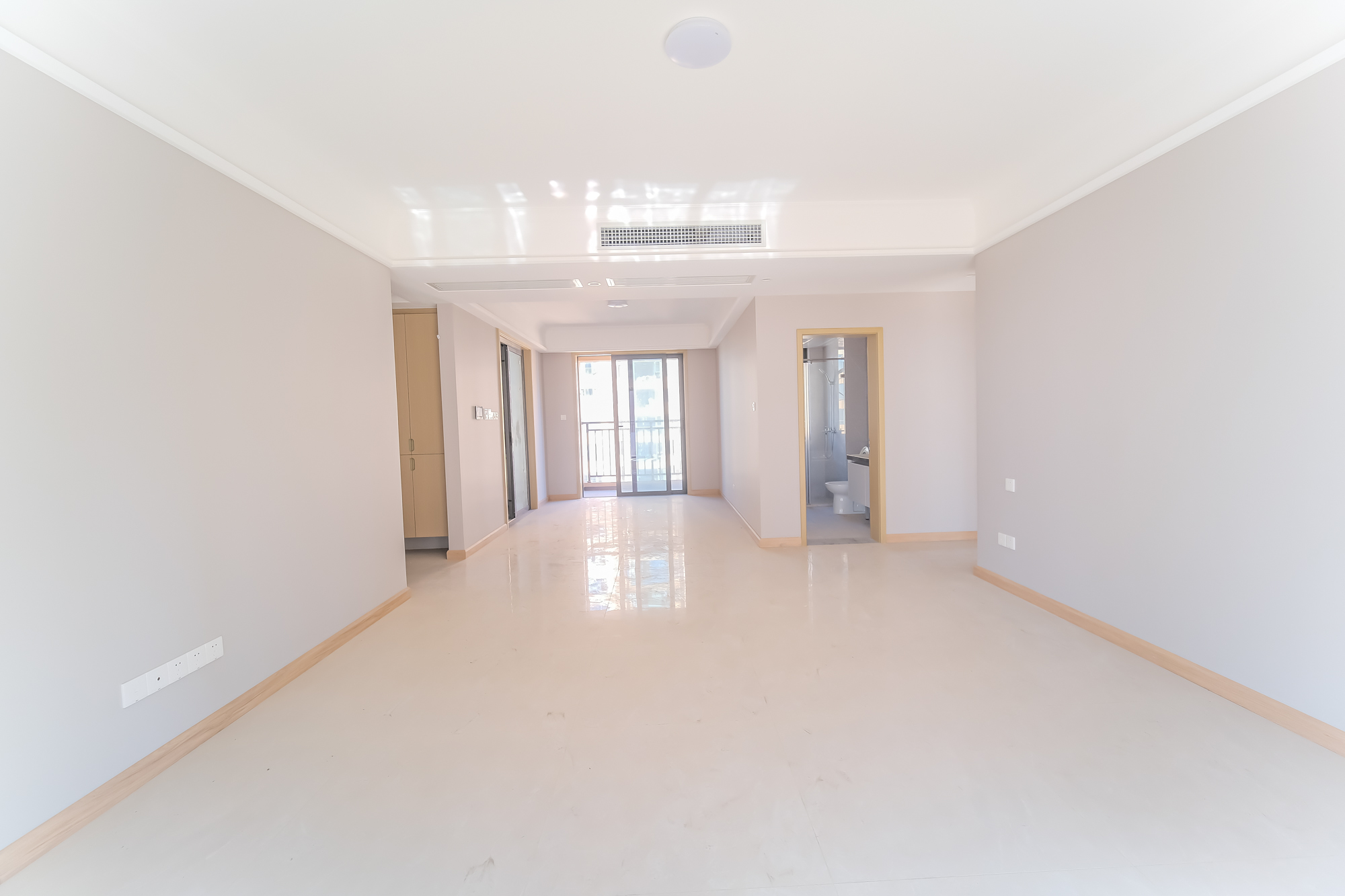 运达锦绣广场  4室2厅2卫    178.0万 运达锦绣广场  4室2厅2卫    178.0万客厅