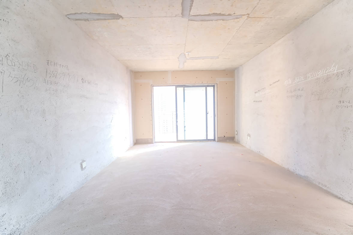 佳俊万家府 3室2厅1卫 95.0万 佳俊万家府 3室2厅1卫 95.0万客厅