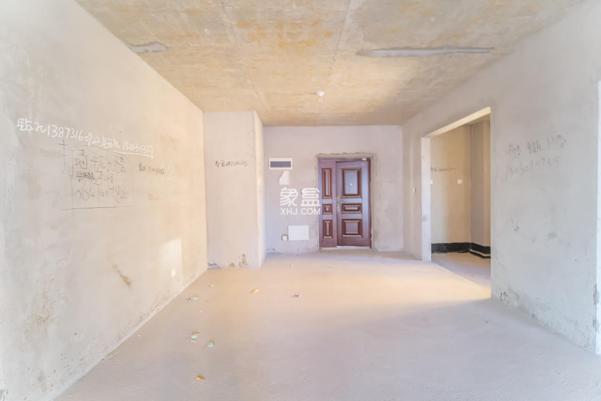 佳俊万家府 3室2厅1卫 95.0万 佳俊万家府 3室2厅1卫 95.0万客厅